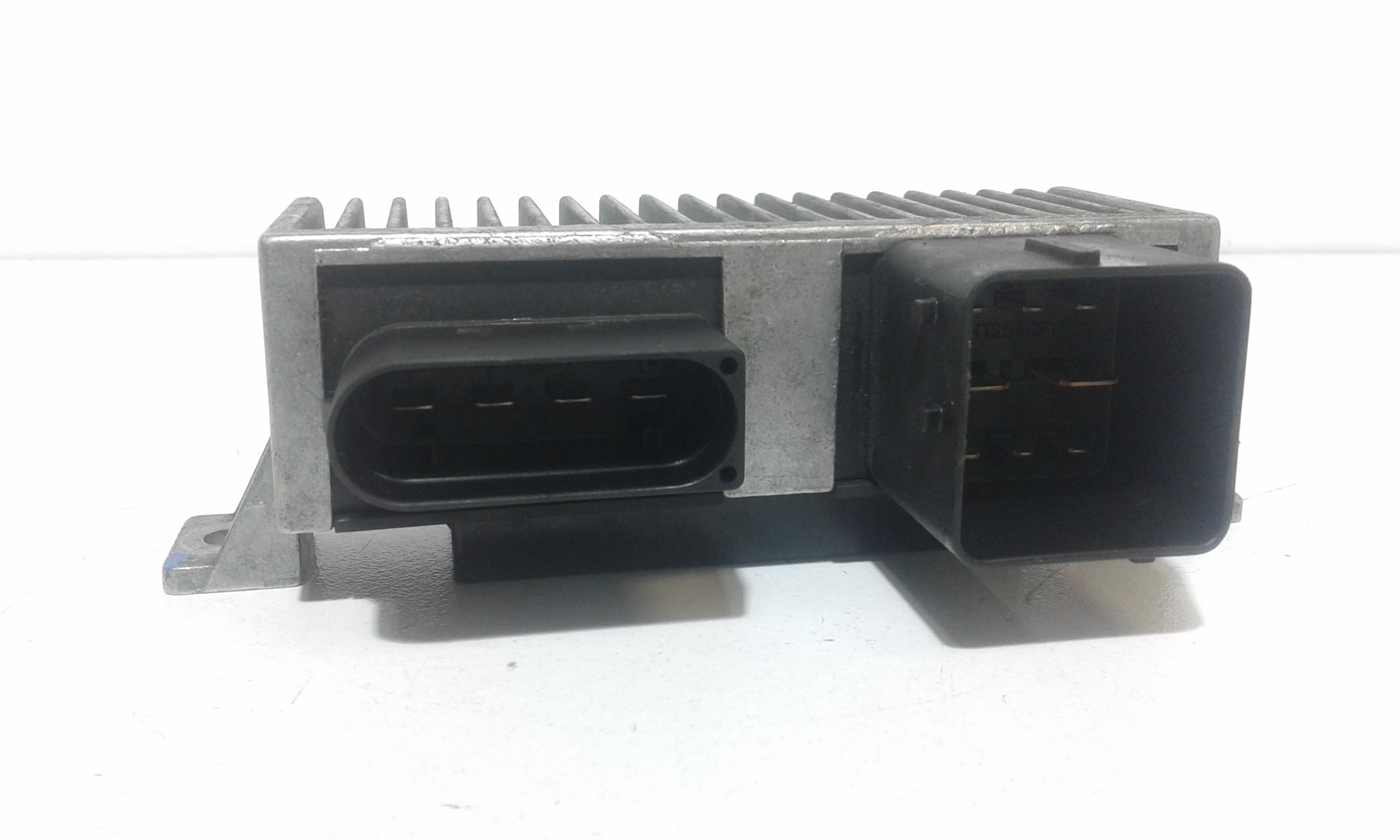 Relè Preriscaldamento Candelette 95516185 Usato