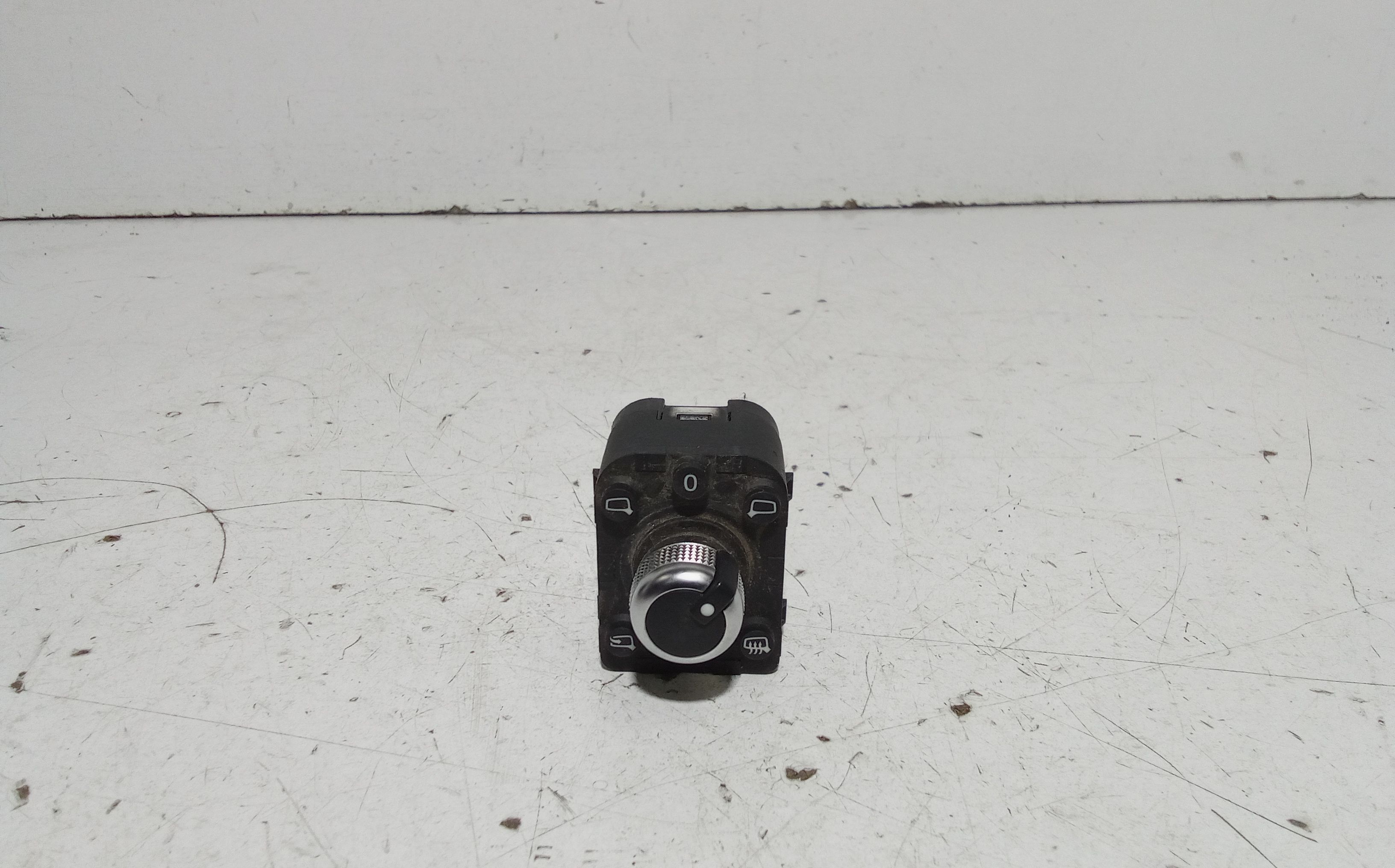 Interruttore Regolazione Retrovisore Est. 4M0959565J Usato