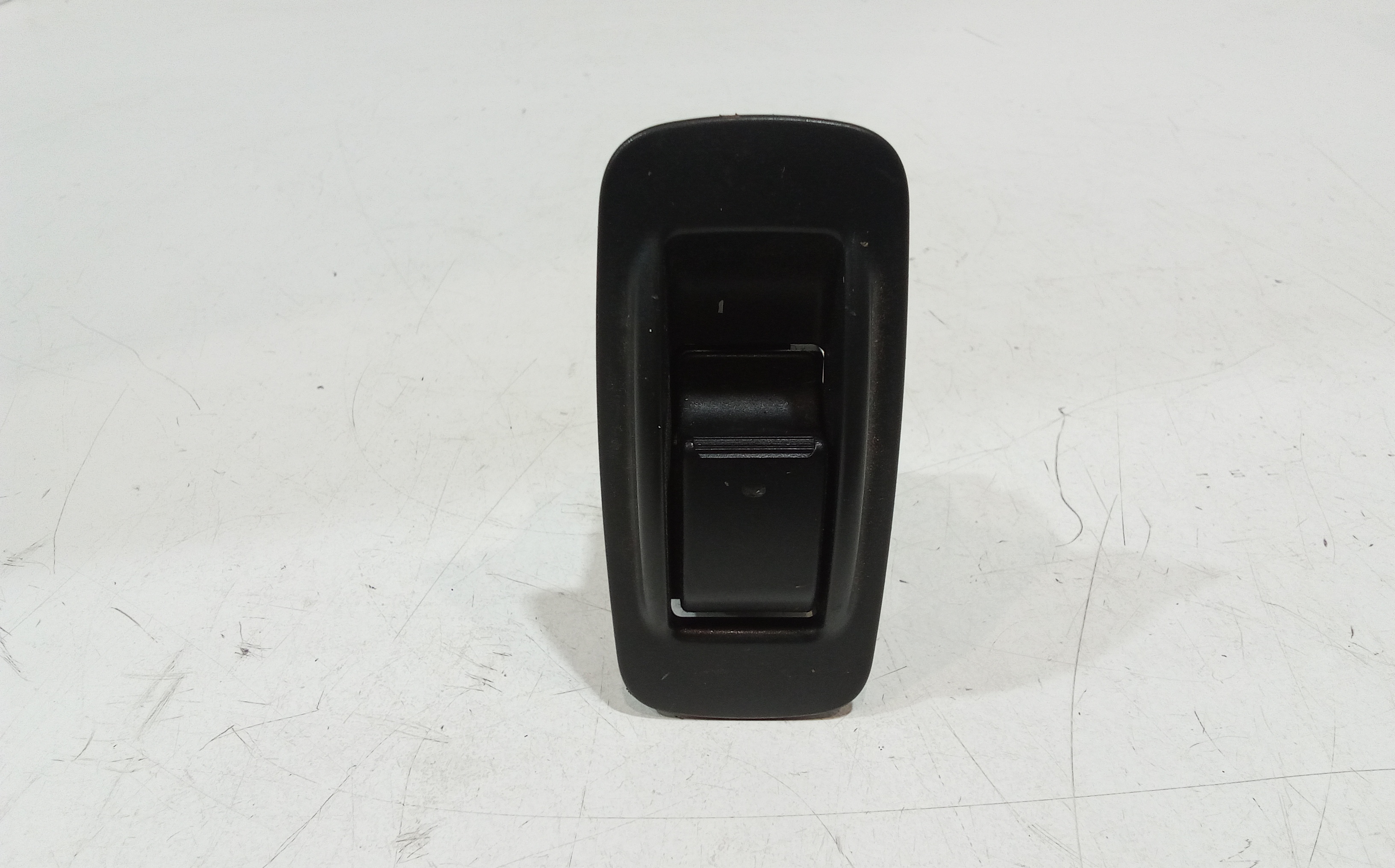 Interruttore Alzacristalli Porta Post. Destro 848100F010 Usato