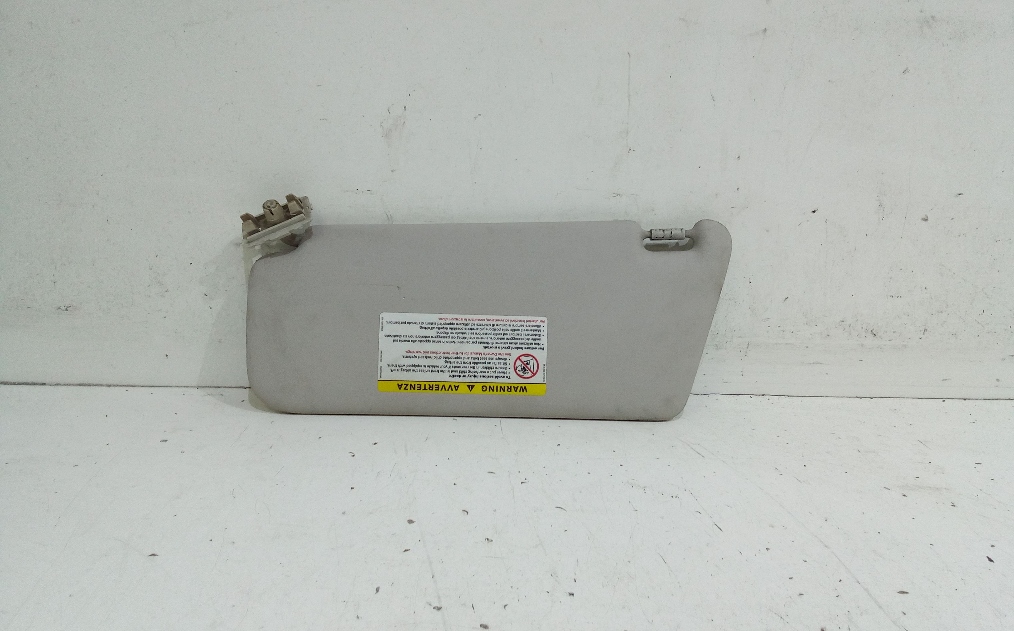 Aletta Parasole Parabrezza Destro A1688100410 Usato