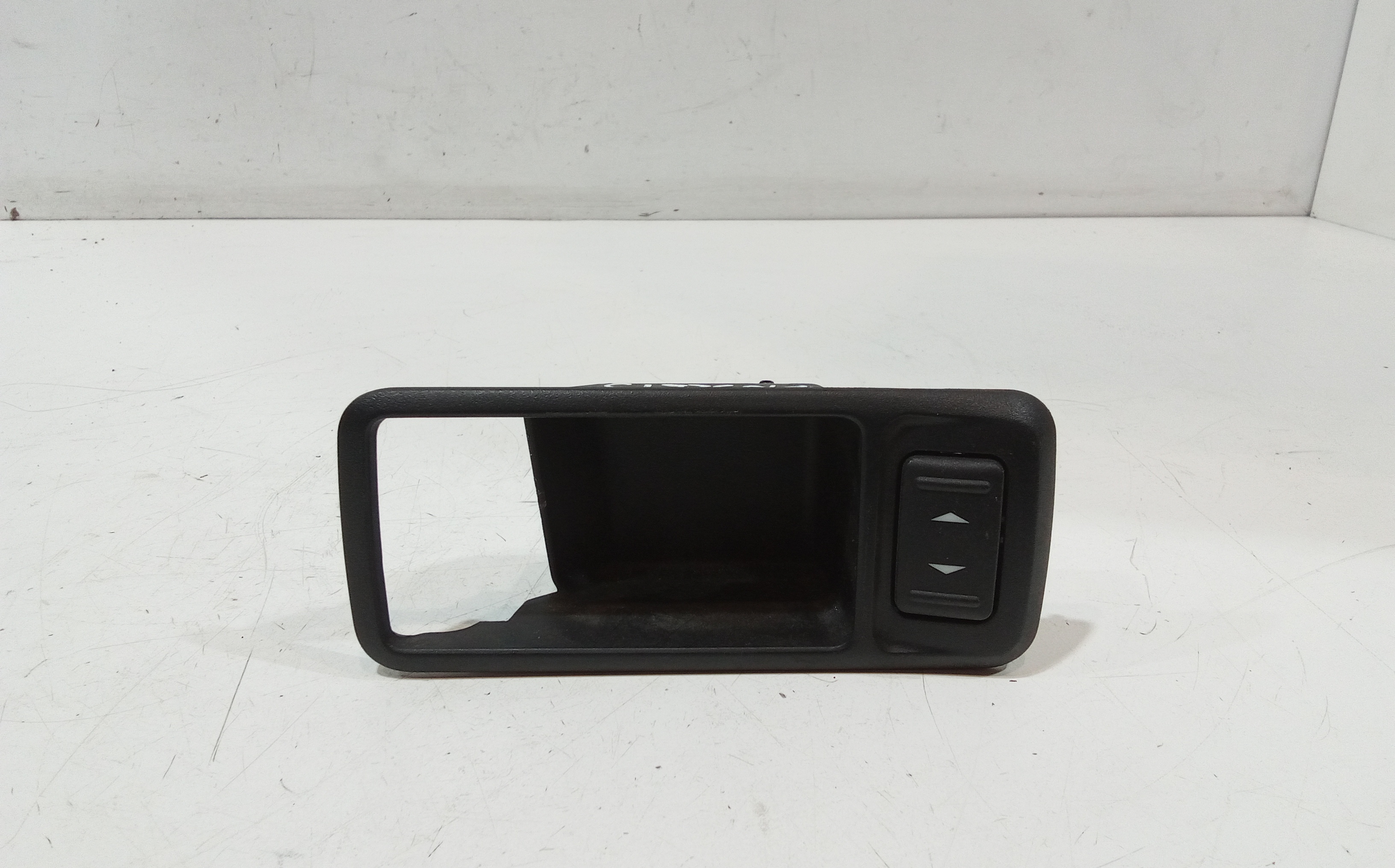 Interruttore Alzacristalli Porta Post. Destro 1471913 Usato