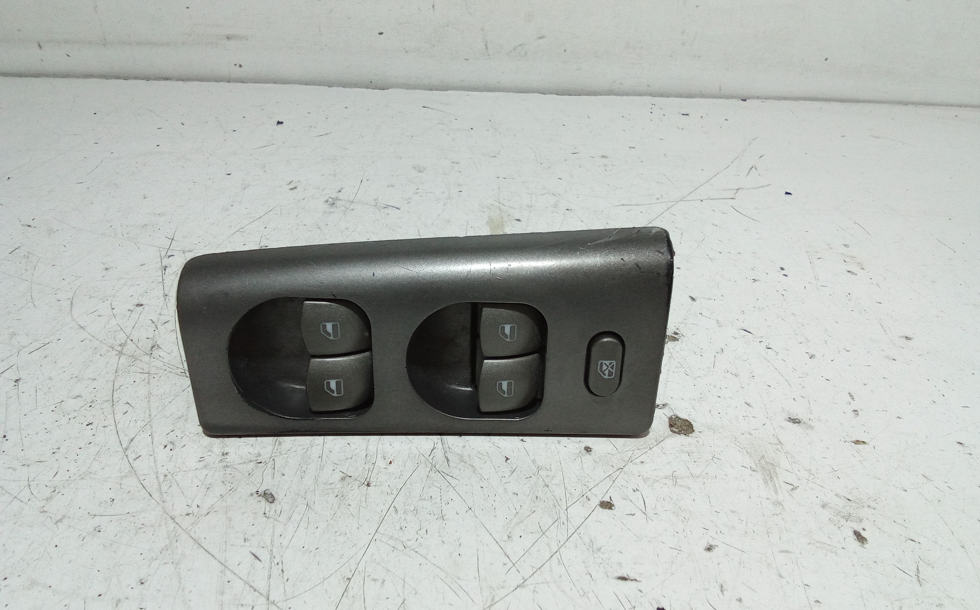 Interruttore Alzacristalli Porta Ant. Sinistro Usato