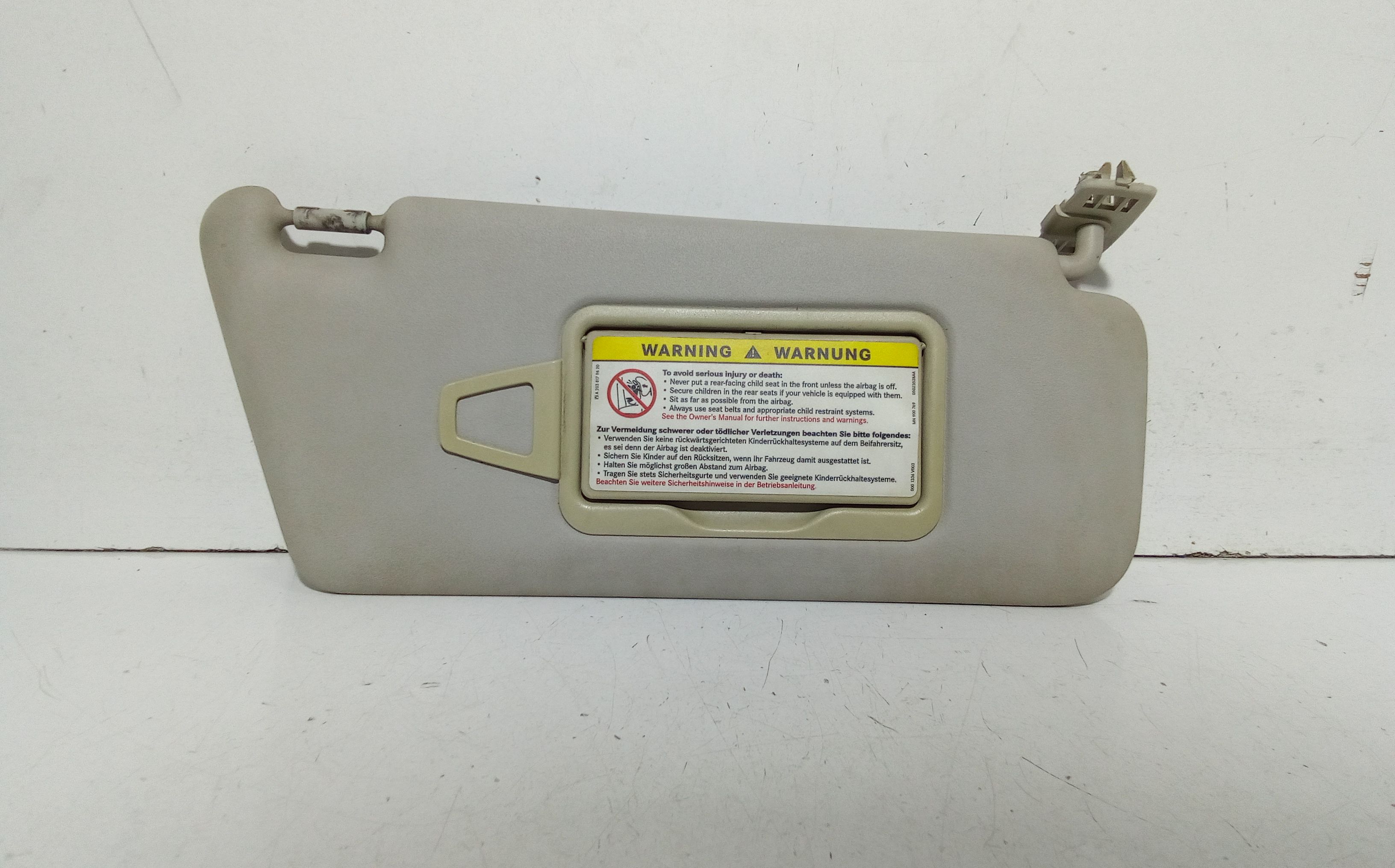 Aletta Parasole Parabrezza Destro A16981004107H48 Usato