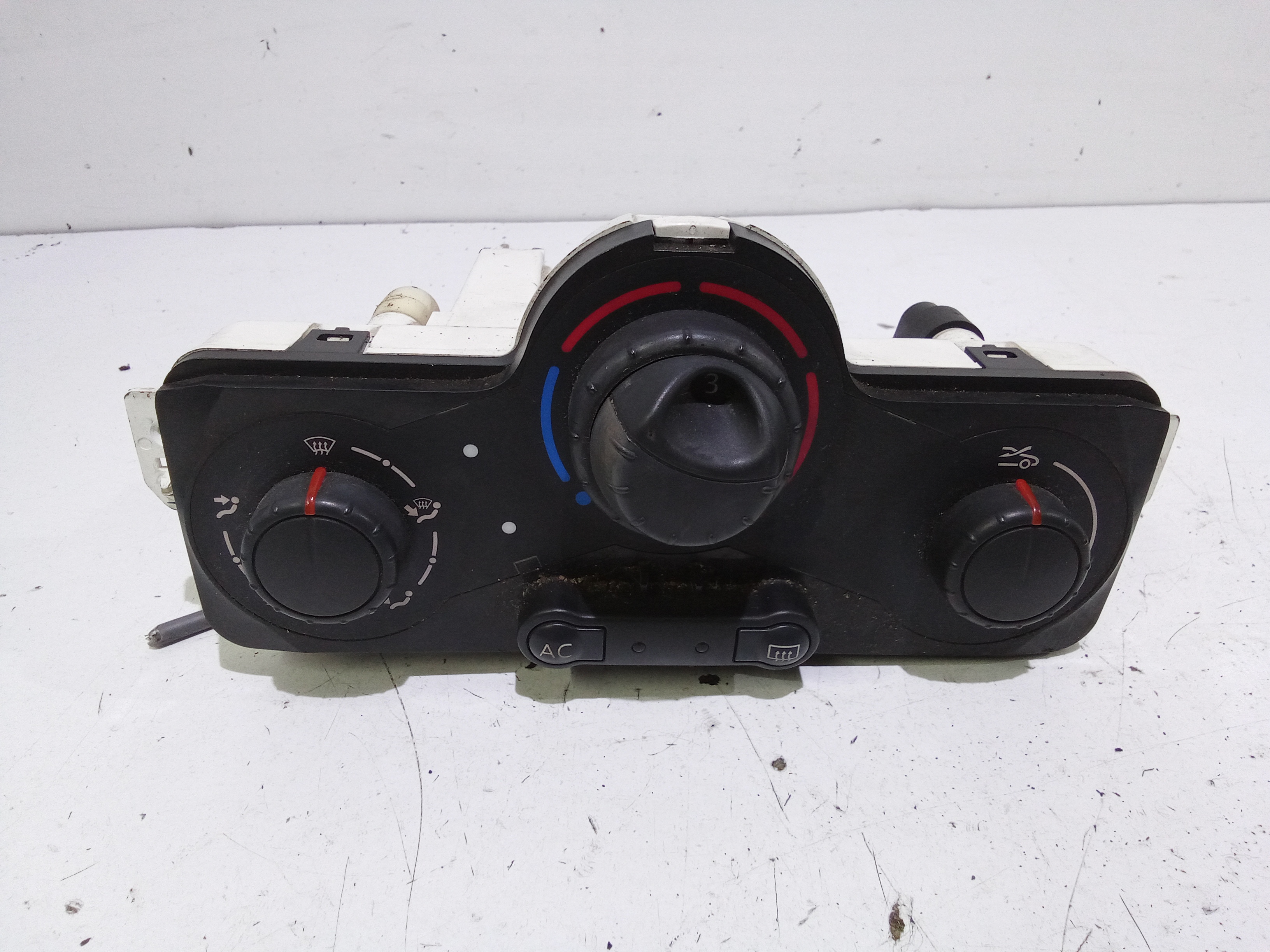 Blocco Comando Climatizzazione 7701070473 Usato