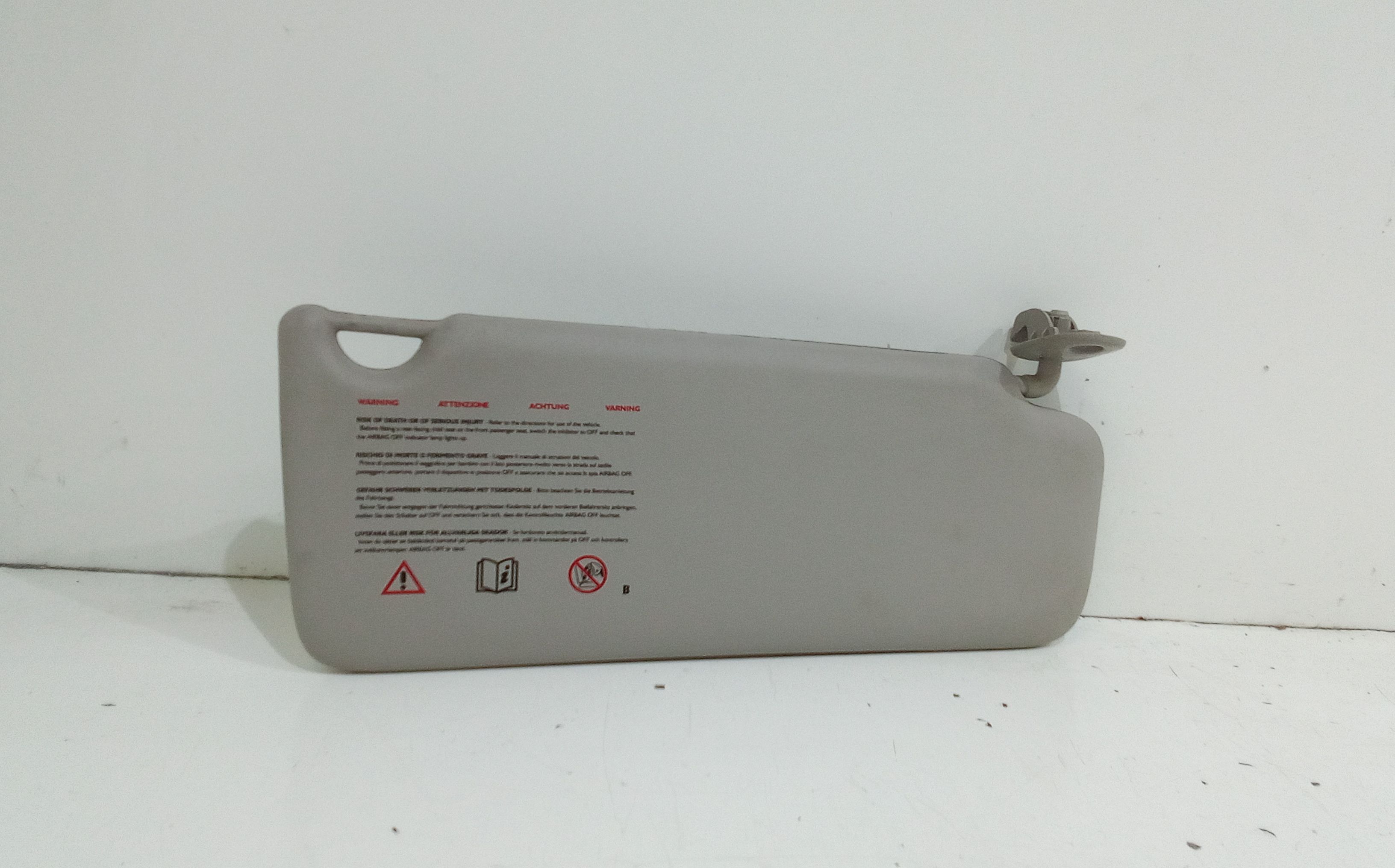 Aletta Parasole Parabrezza Destro 8200190789 Usato