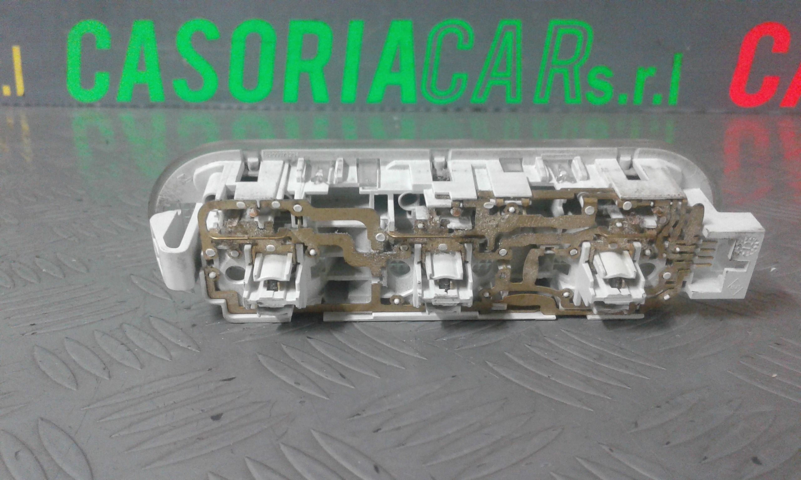 Luce Cortesia Ant. Tetto 264100V000 Usato