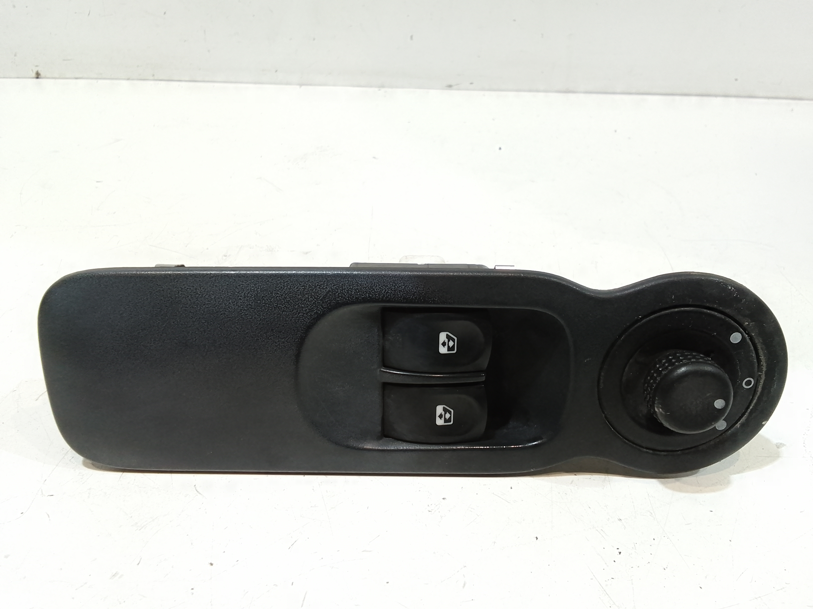 Interruttore Alzacristalli Porta Ant. Sinistro 8200214939 Usato