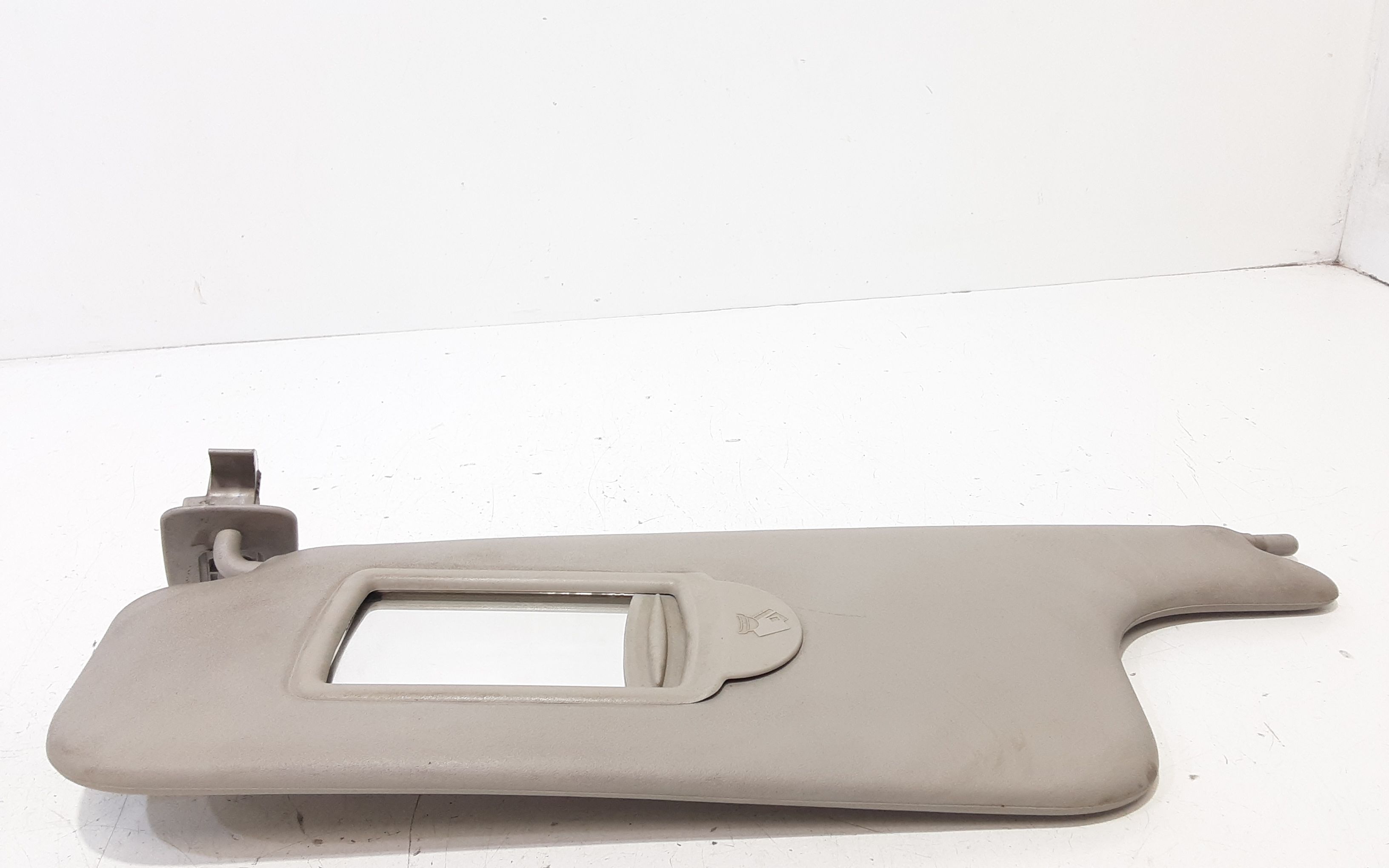 Aletta Parasole Parabrezza Sinistro 964010028R Usato