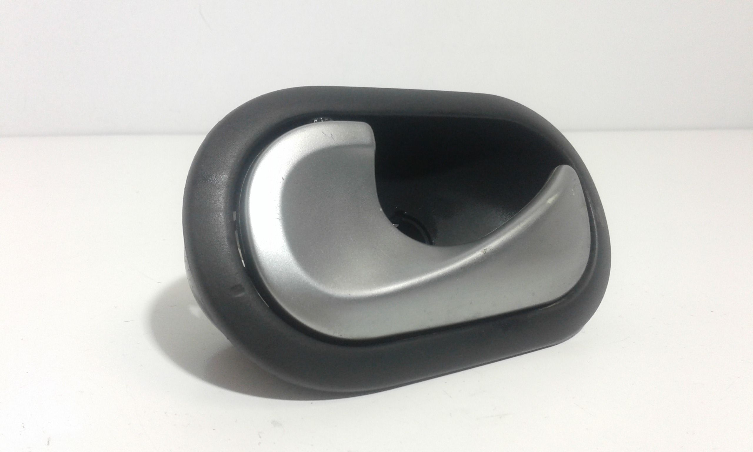 Maniglia Int. Apertura Porta Post. Sinistro 8200310579 Usato