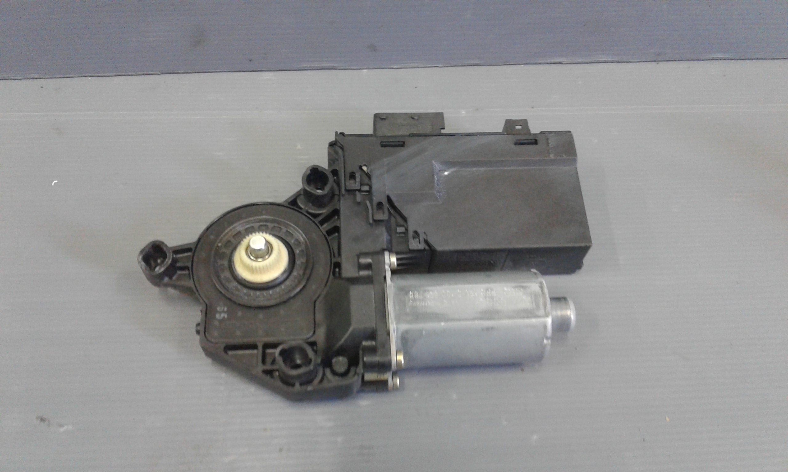 Motorino Alzacristallo Porta Ant. Destro 9222AZ Usato