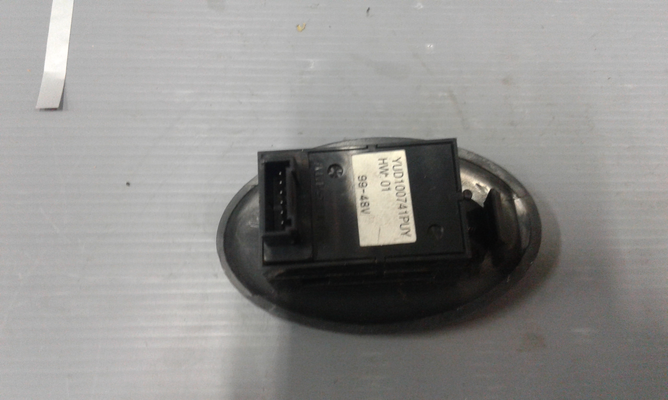 Interruttore alzacristalli porta post. Destro - Immagine 1 di 3