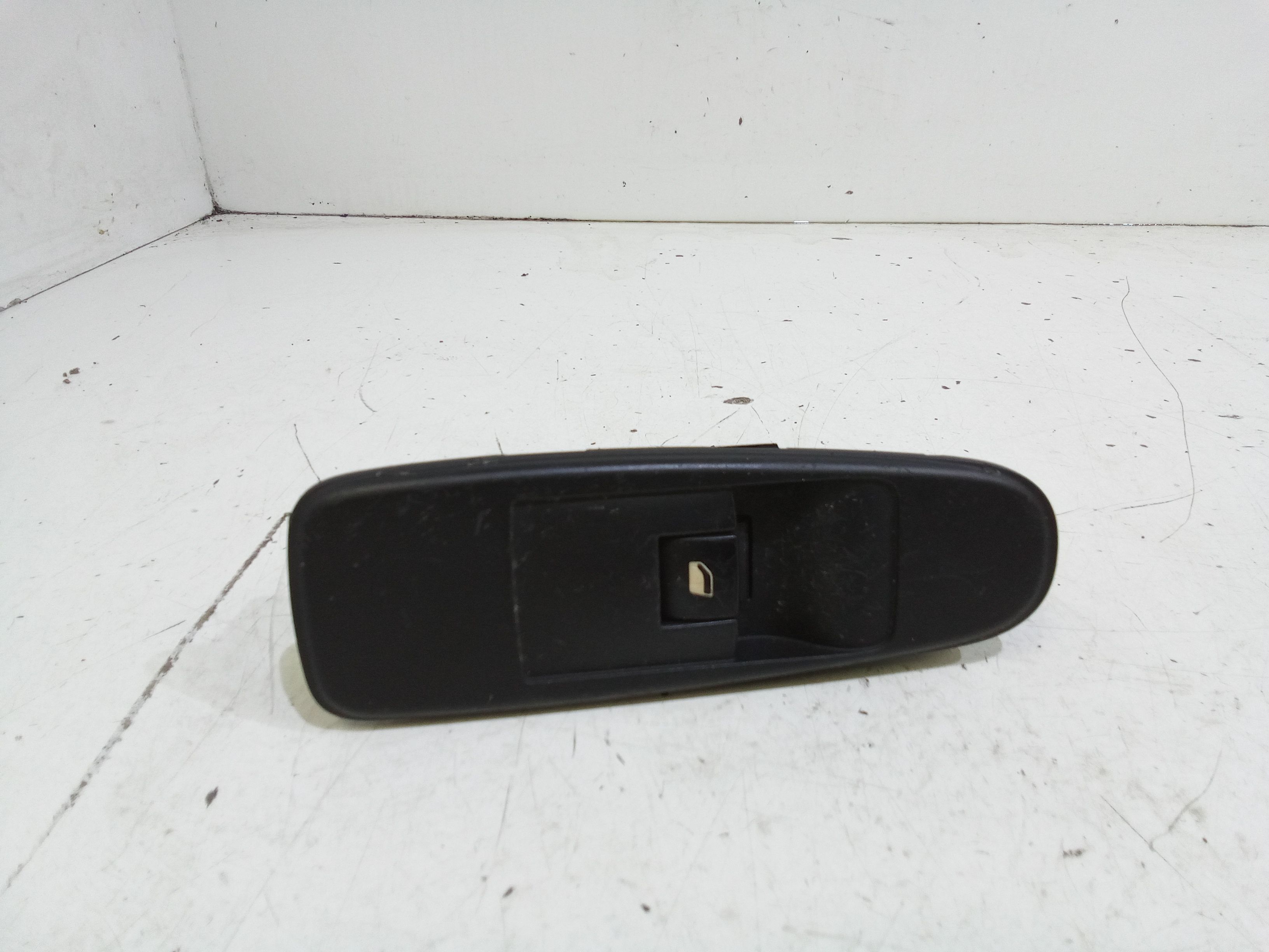 Interruttore Alzacristalli Porta Ant. Destro Usato