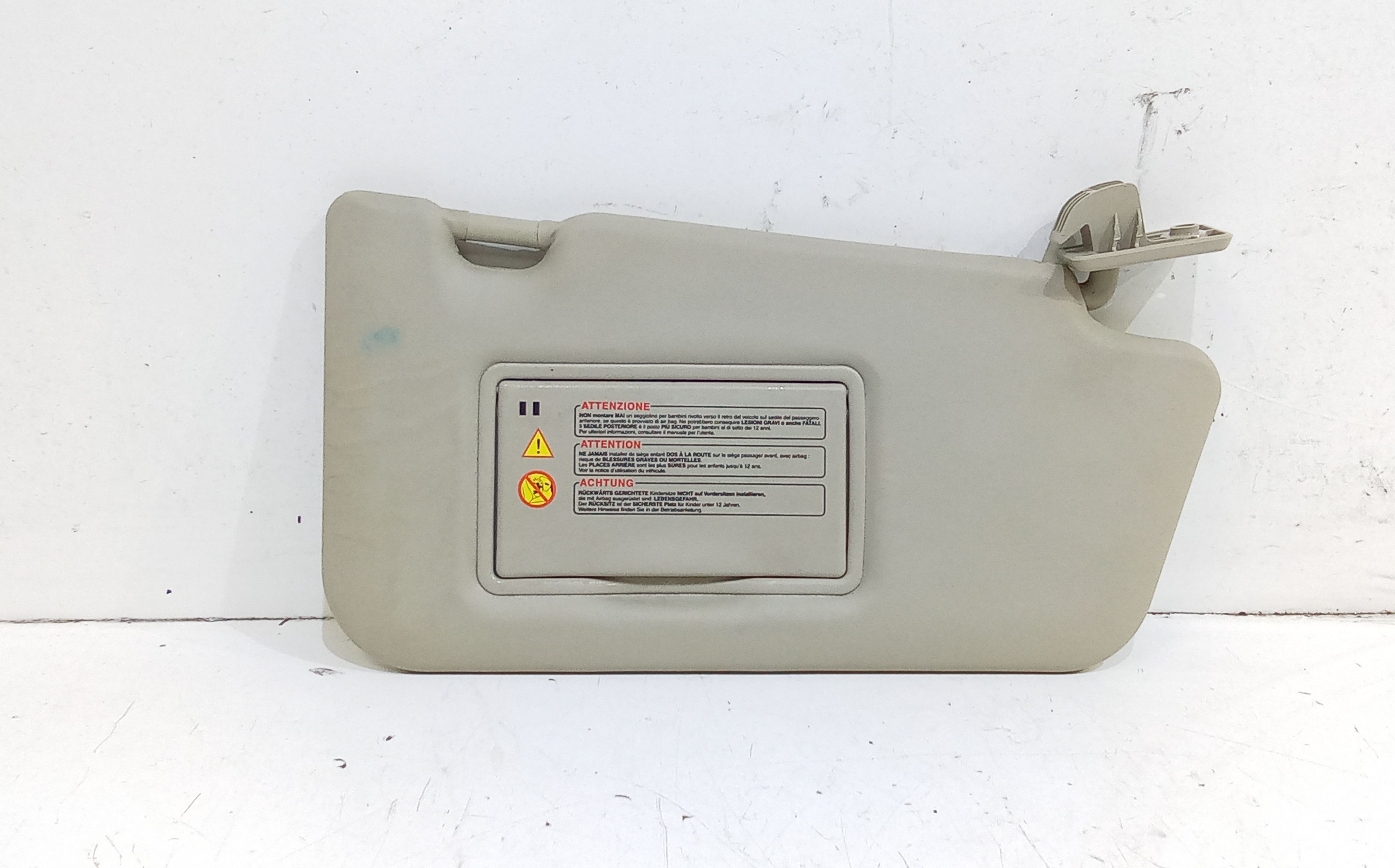 Aletta Parasole Parabrezza Destro 964001F504 Usato