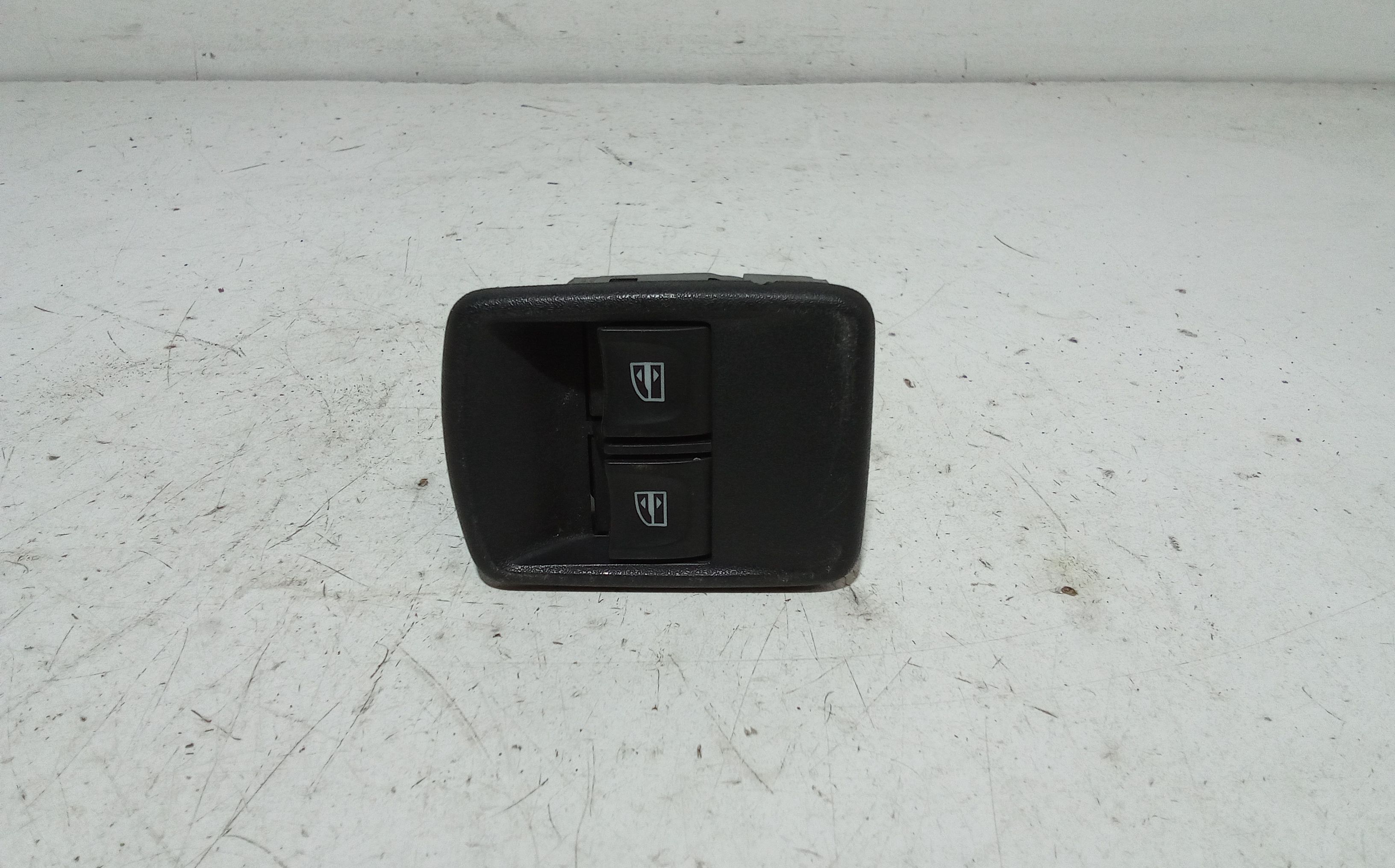 Interruttore Alzacristalli Porta Ant. Sinistro Usato