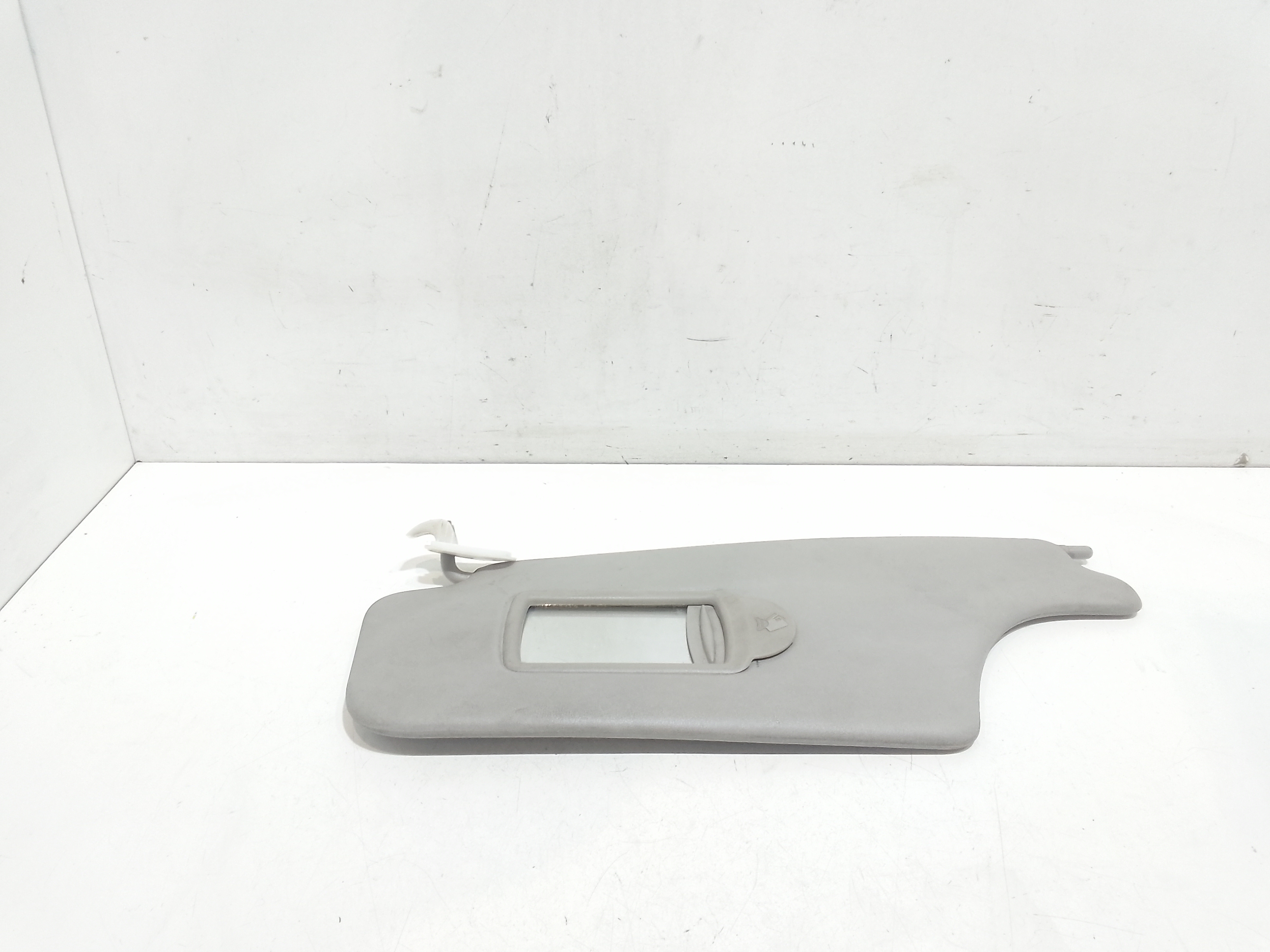 Aletta Parasole Parabrezza Sinistro 8200329035 Usato