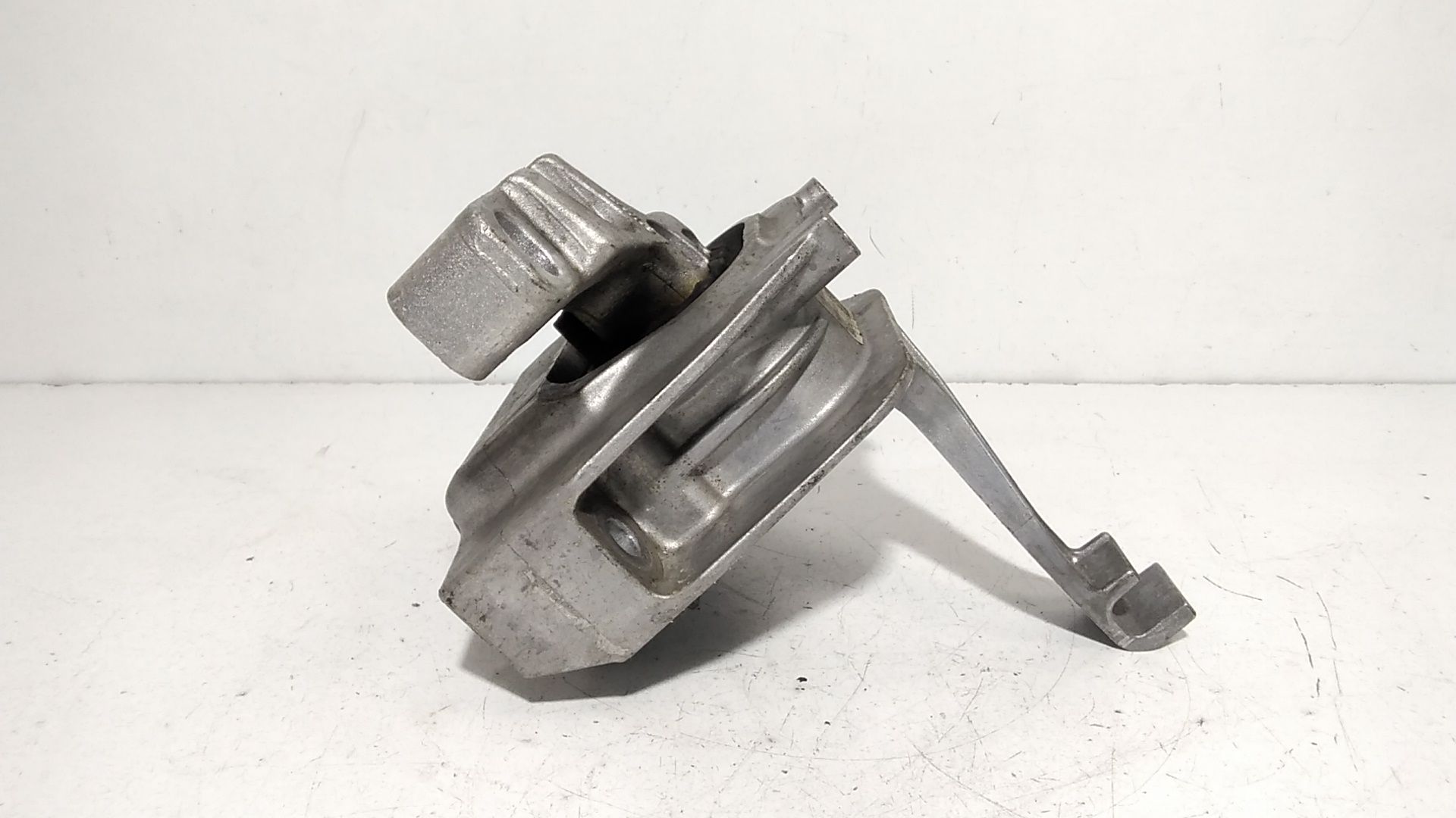 Piastra Alloggiamento Supporto Motore (Con Eventuale Bielletta O Tirante Associato) Usato