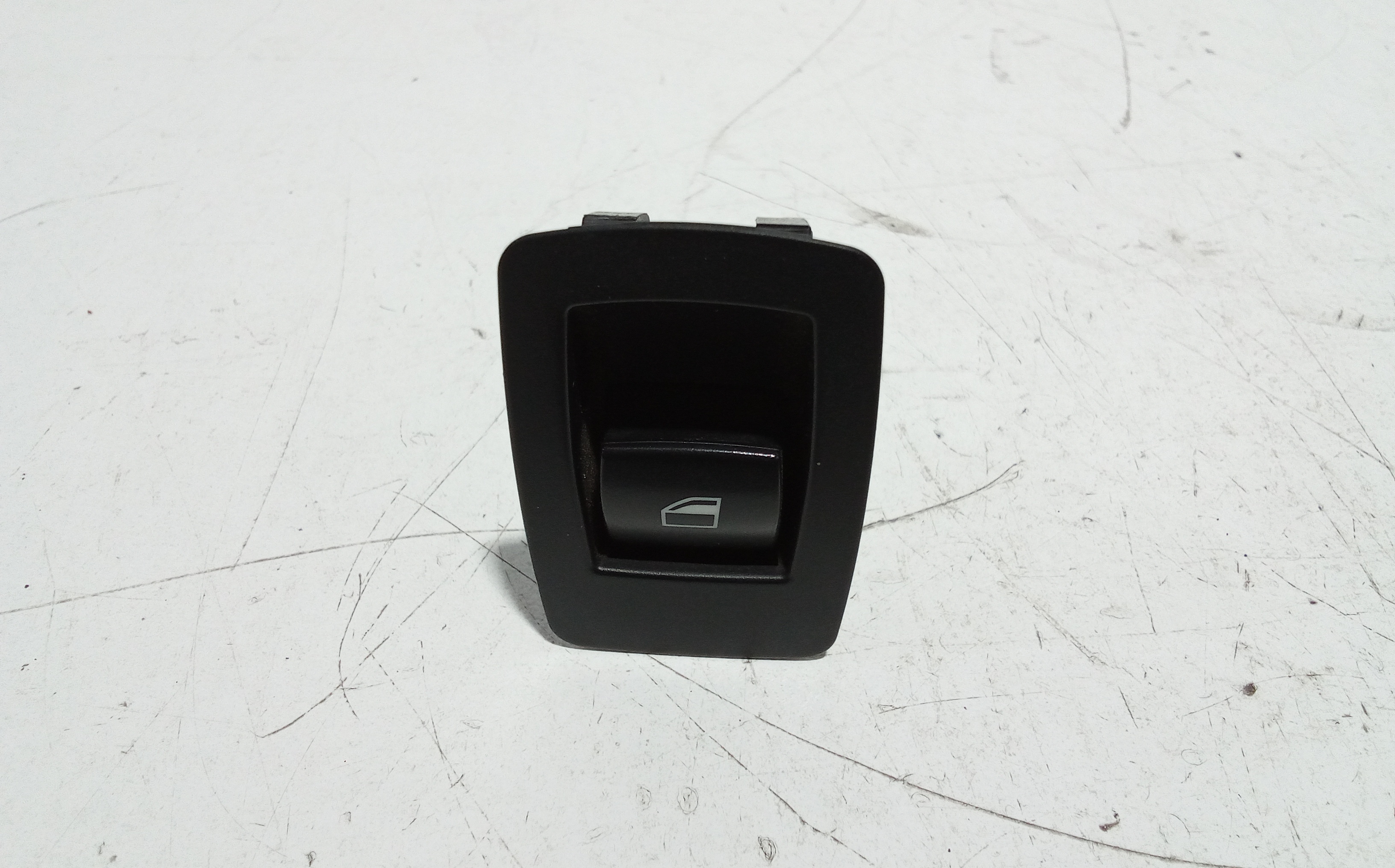 Interruttore Alzacristalli Porta Post. Destro 61316970258 Usato