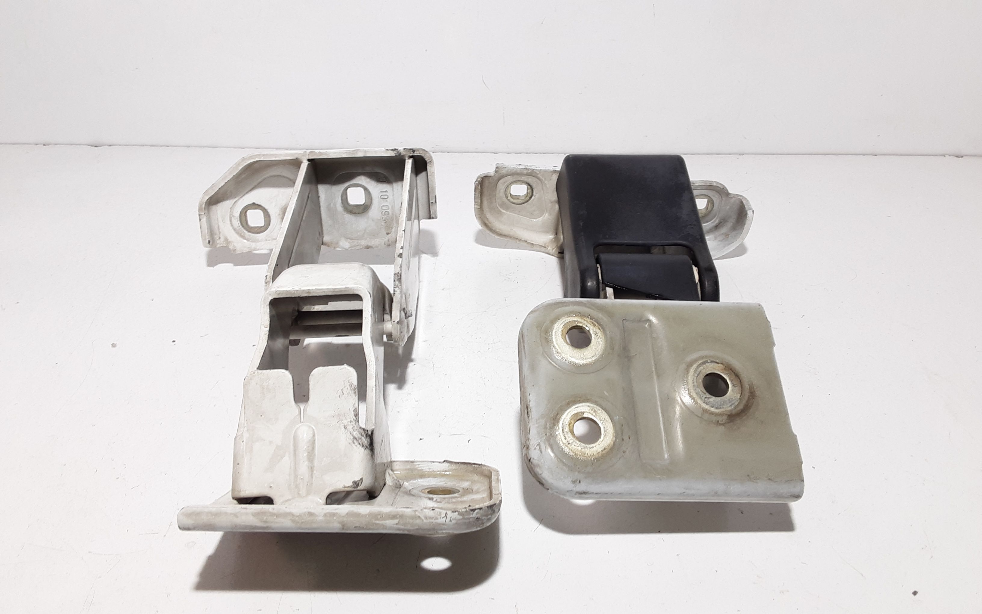 Cerniera Cofano Post. Destro + Cerniera Cofano Post. Sinistro Usato