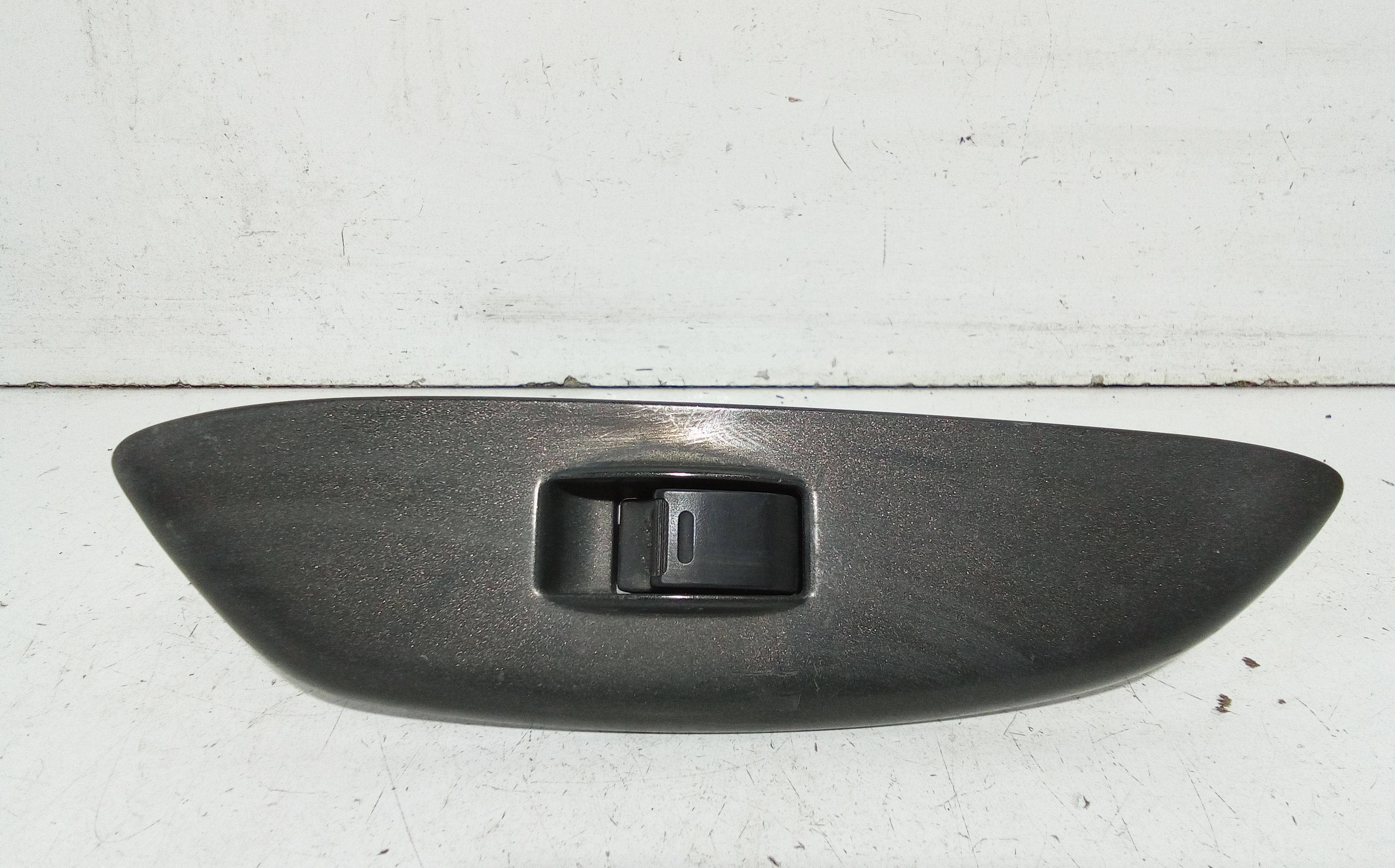 Interruttore Alzacristalli Porta Ant. Destro 8481012080 Usato