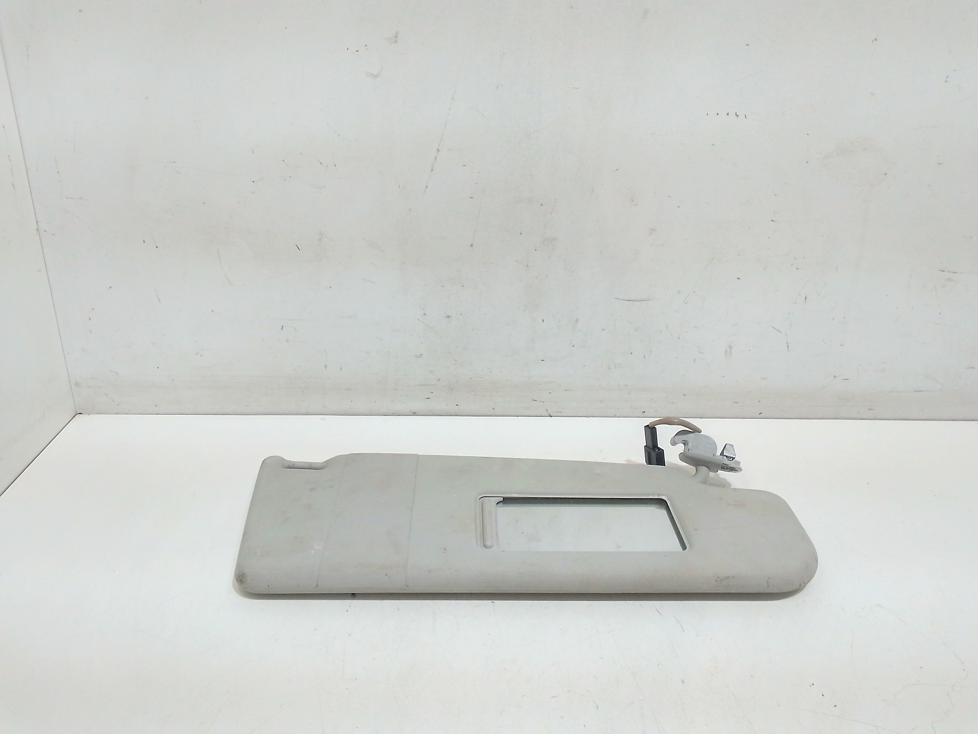 Aletta Parasole Parabrezza Destro 1K8857552G2F4 Usato