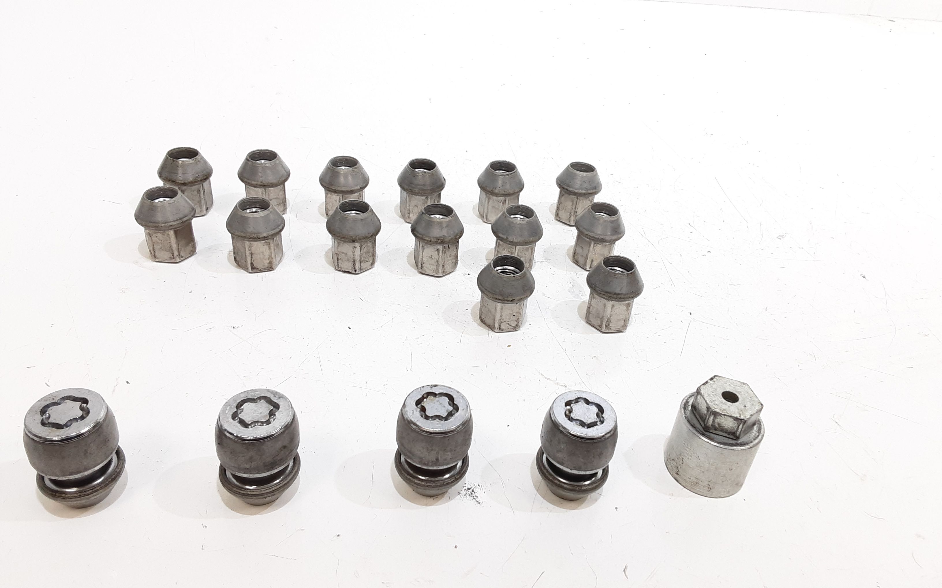 Bulloni Perni Cerchi Auto Usato