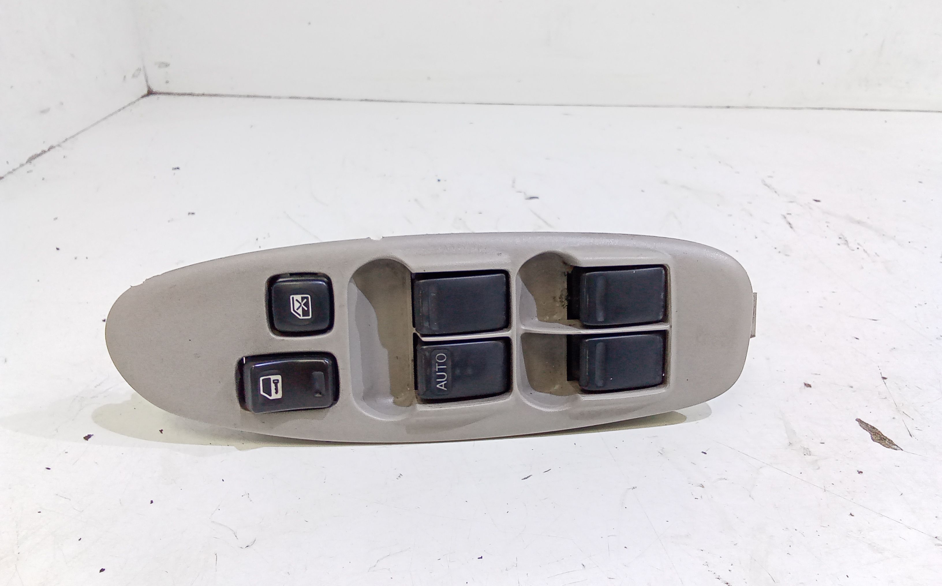 Interruttore Alzacristalli Porta Ant. Sinistro Usato