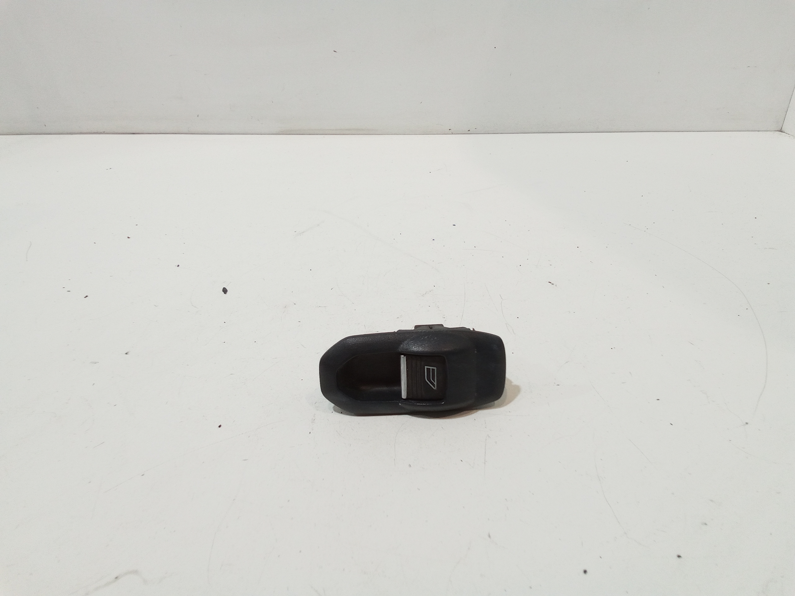 Interruttore Alzacristalli Porta Post. Destro 1861098 Usato