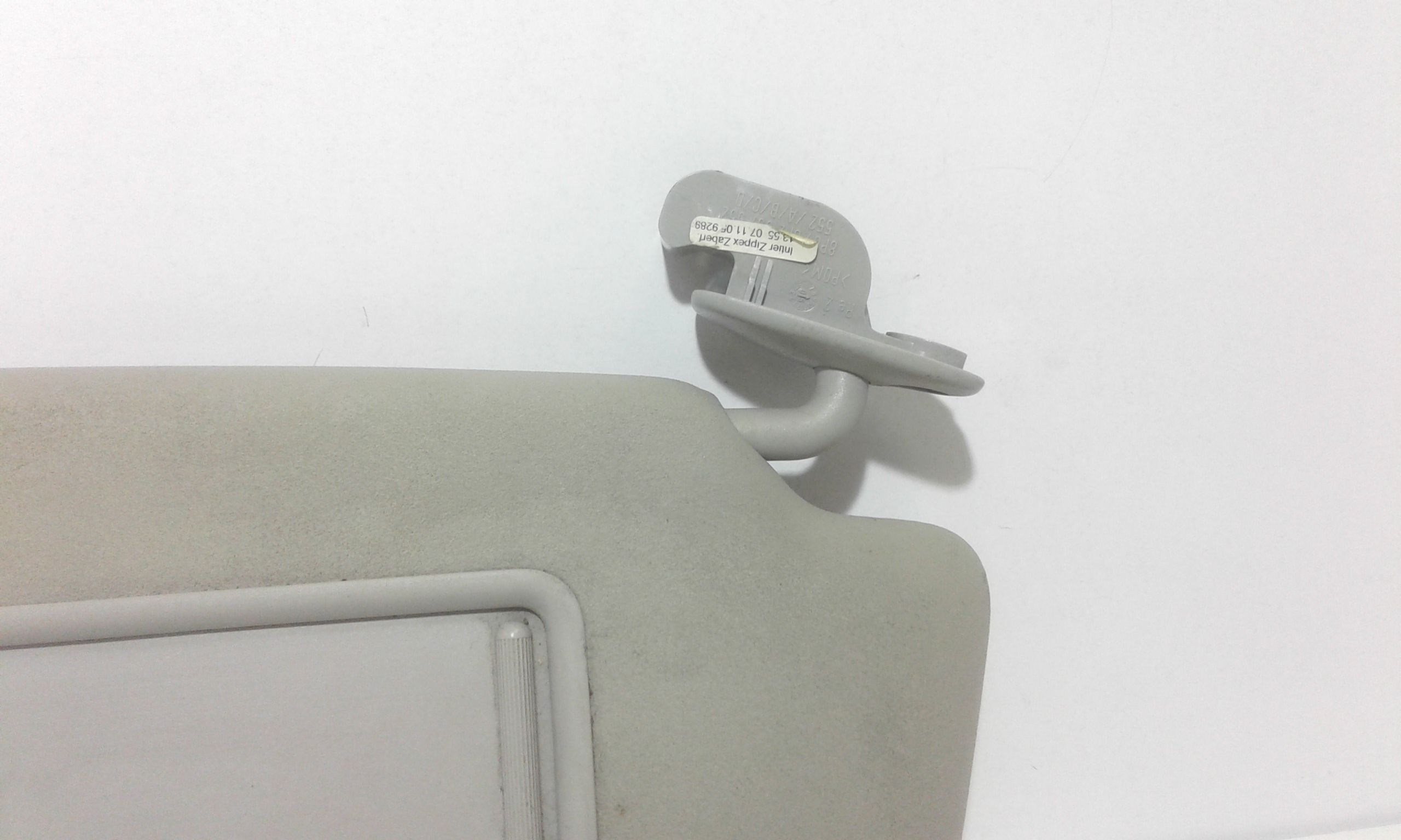 Aletta Parasole Parabrezza Destro 8P08575525B9 Usato