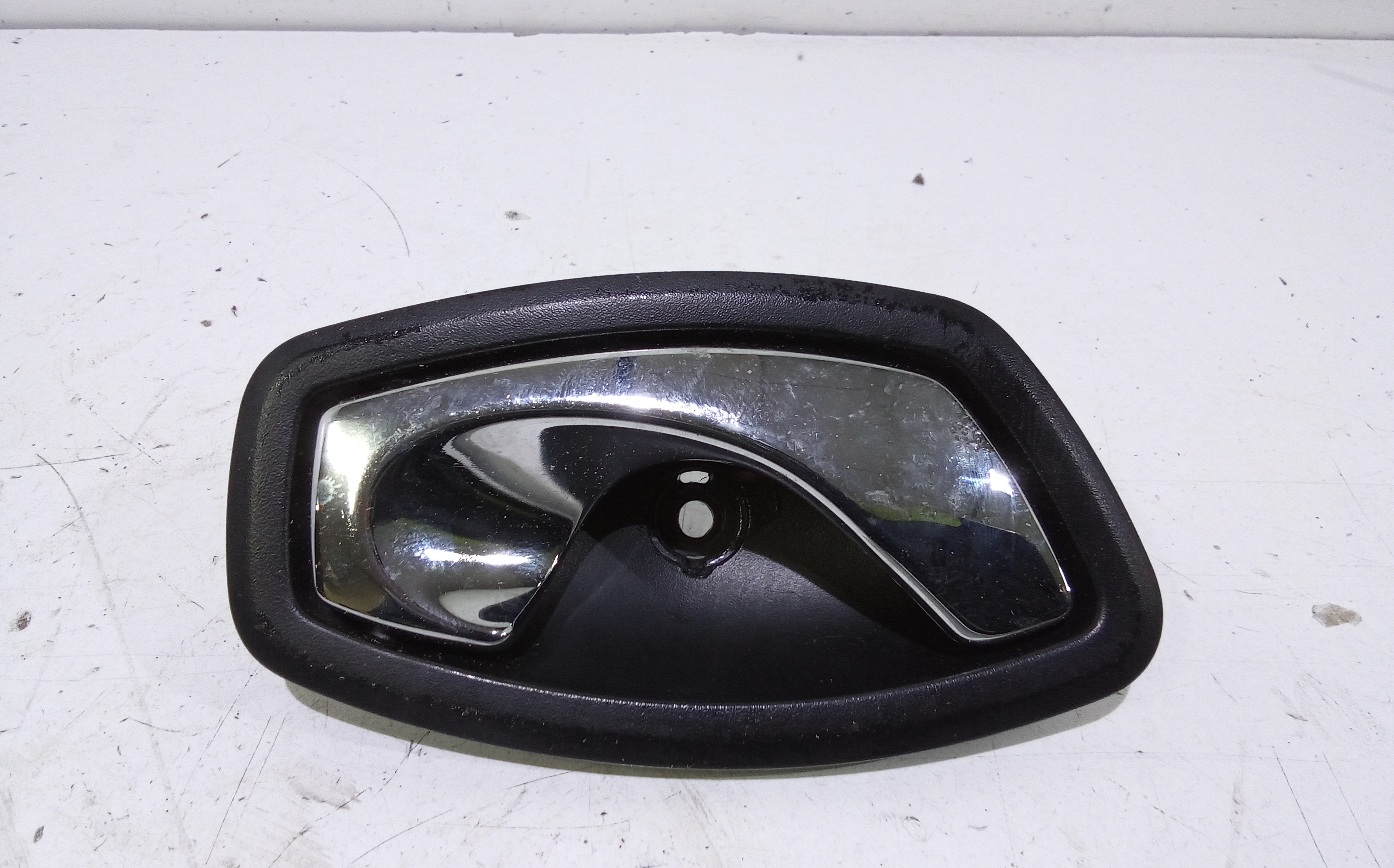 Maniglia Int. Apertura Porta Ant. Destro Usato