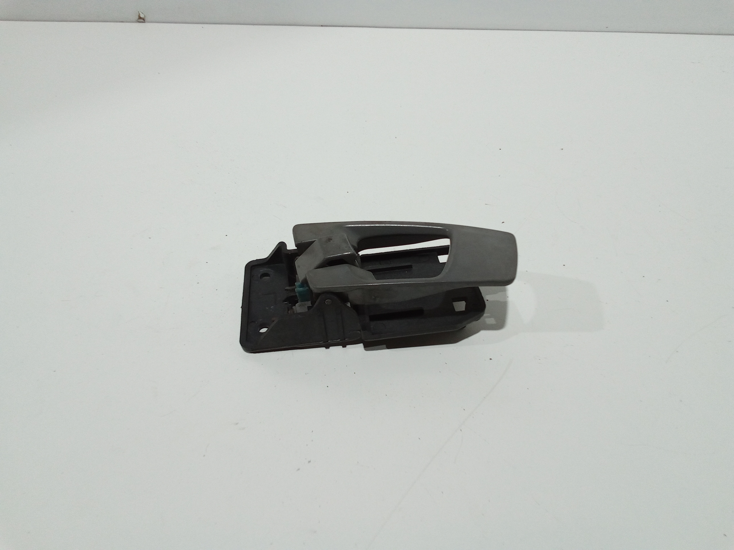 Maniglia Int. Apertura Porta Ant. Sinistro 0K2FA5933044 Usato