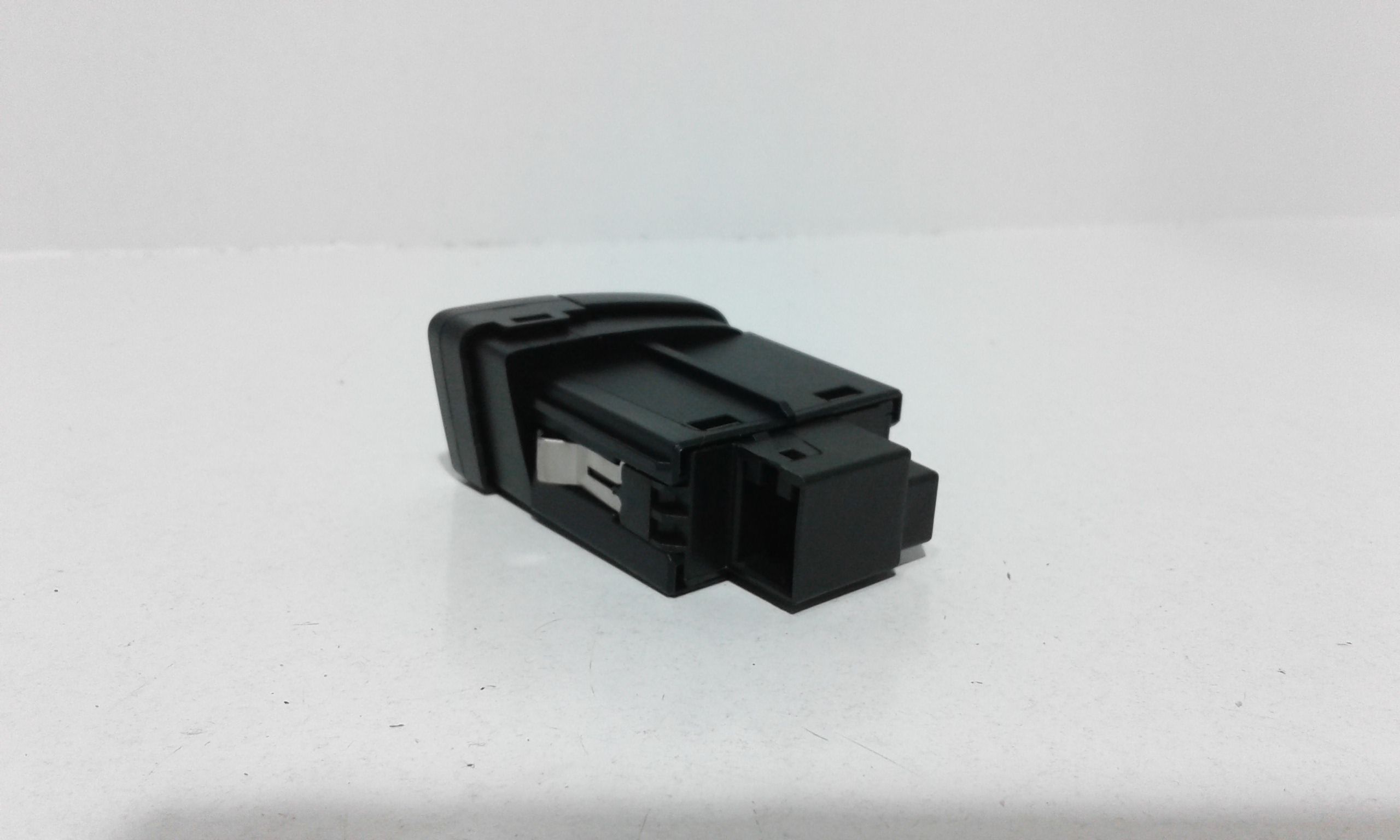 Interruttore Luci Emergenza 8R1941509CV10 Usato