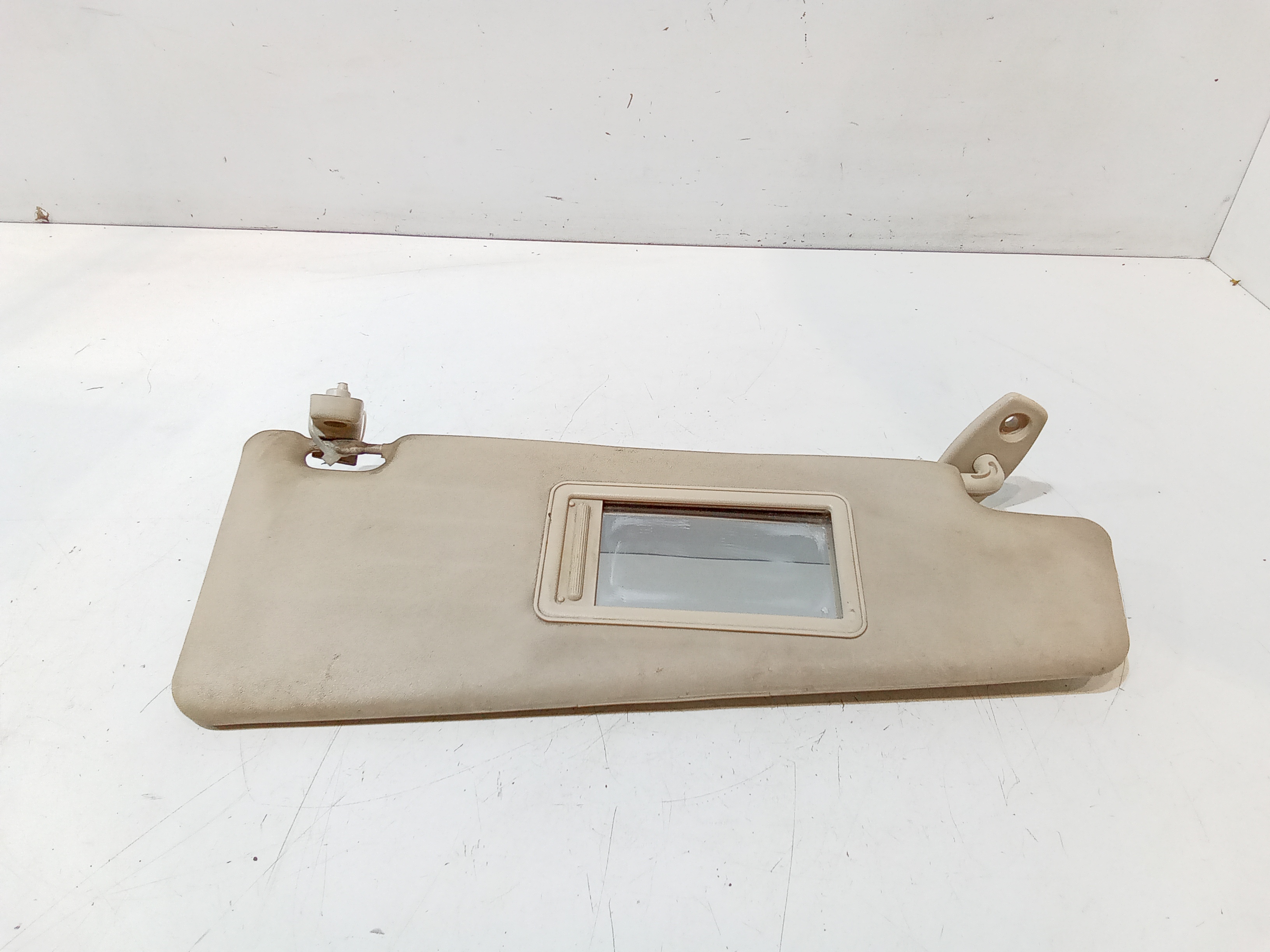 Aletta Parasole Parabrezza Destro 735383410 Usato