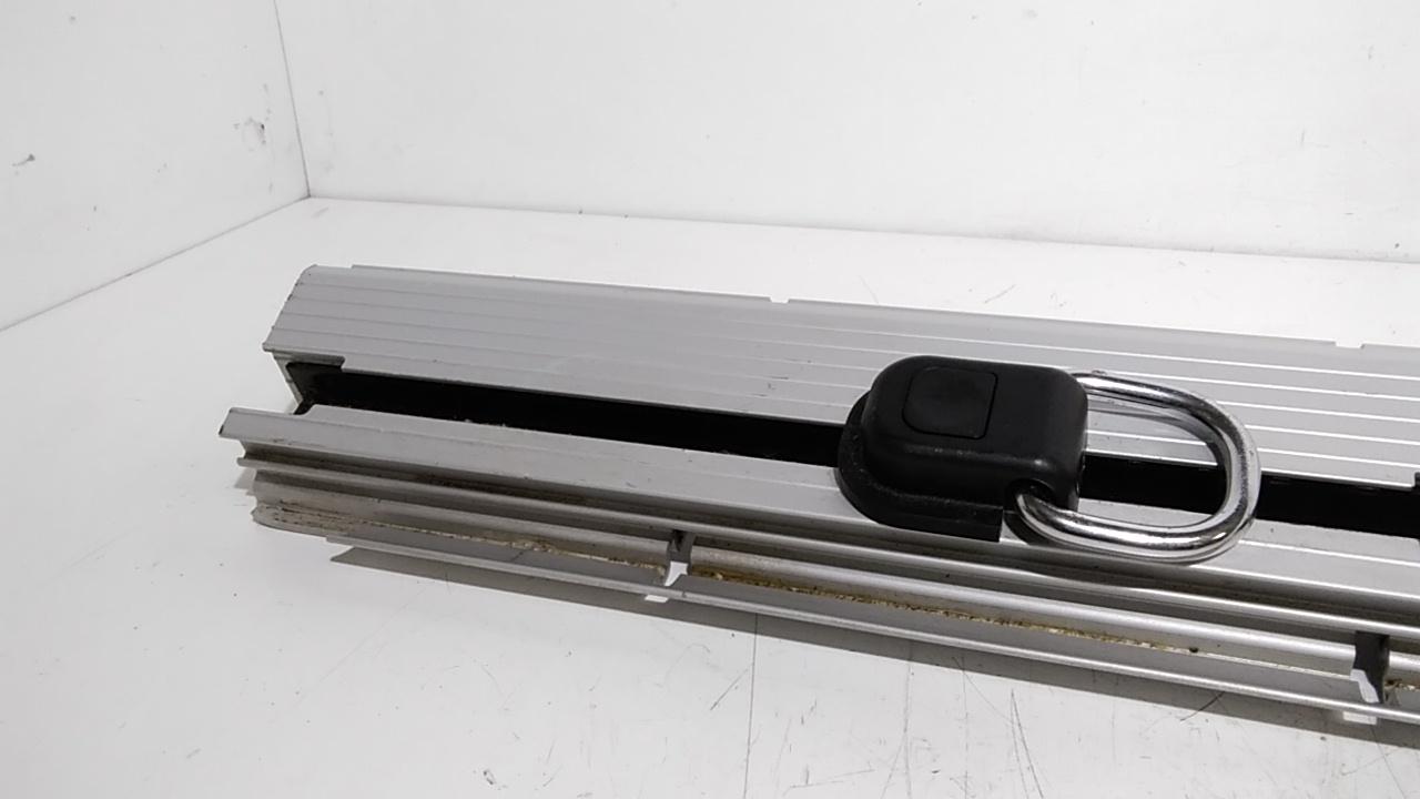 Binario Guida Interno Baule Posteriore Destra Usato