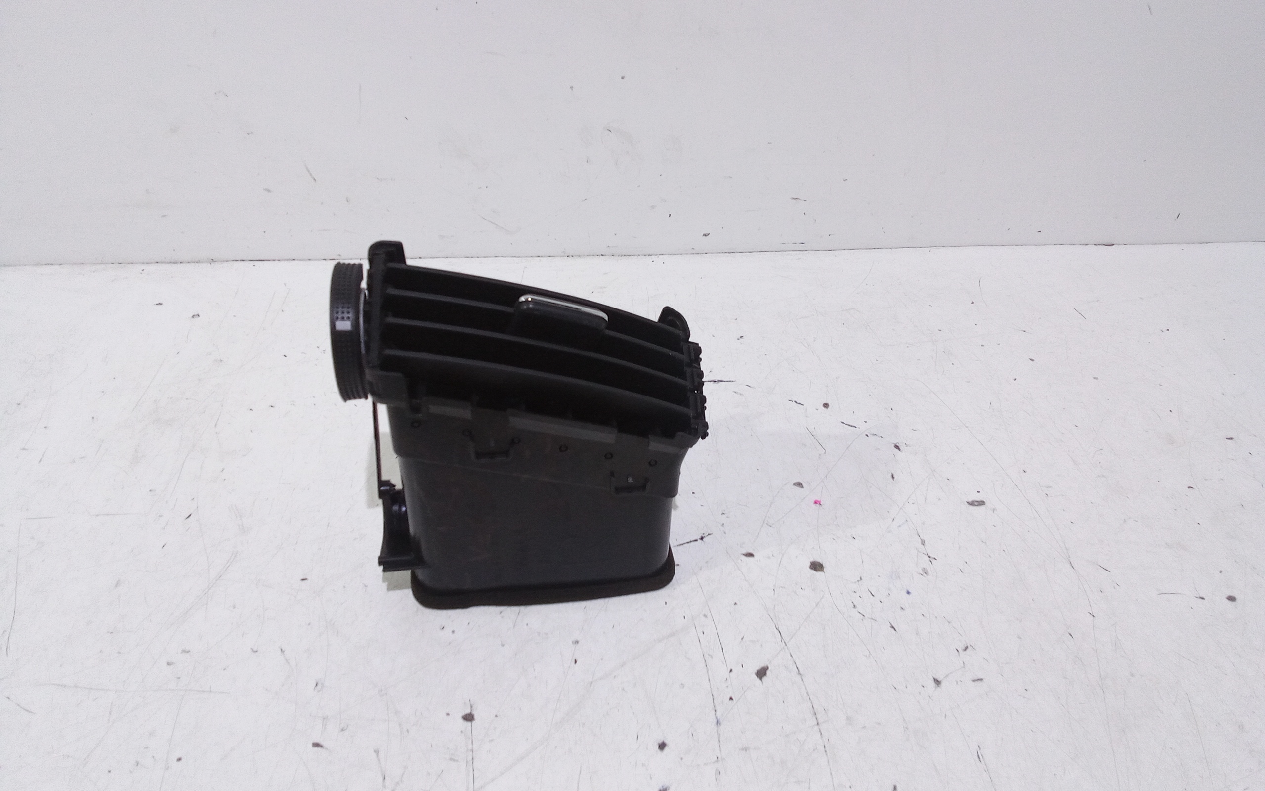 Condotto Aria Bocchette Lat. Cruscotto Destro 558460F010 Usato