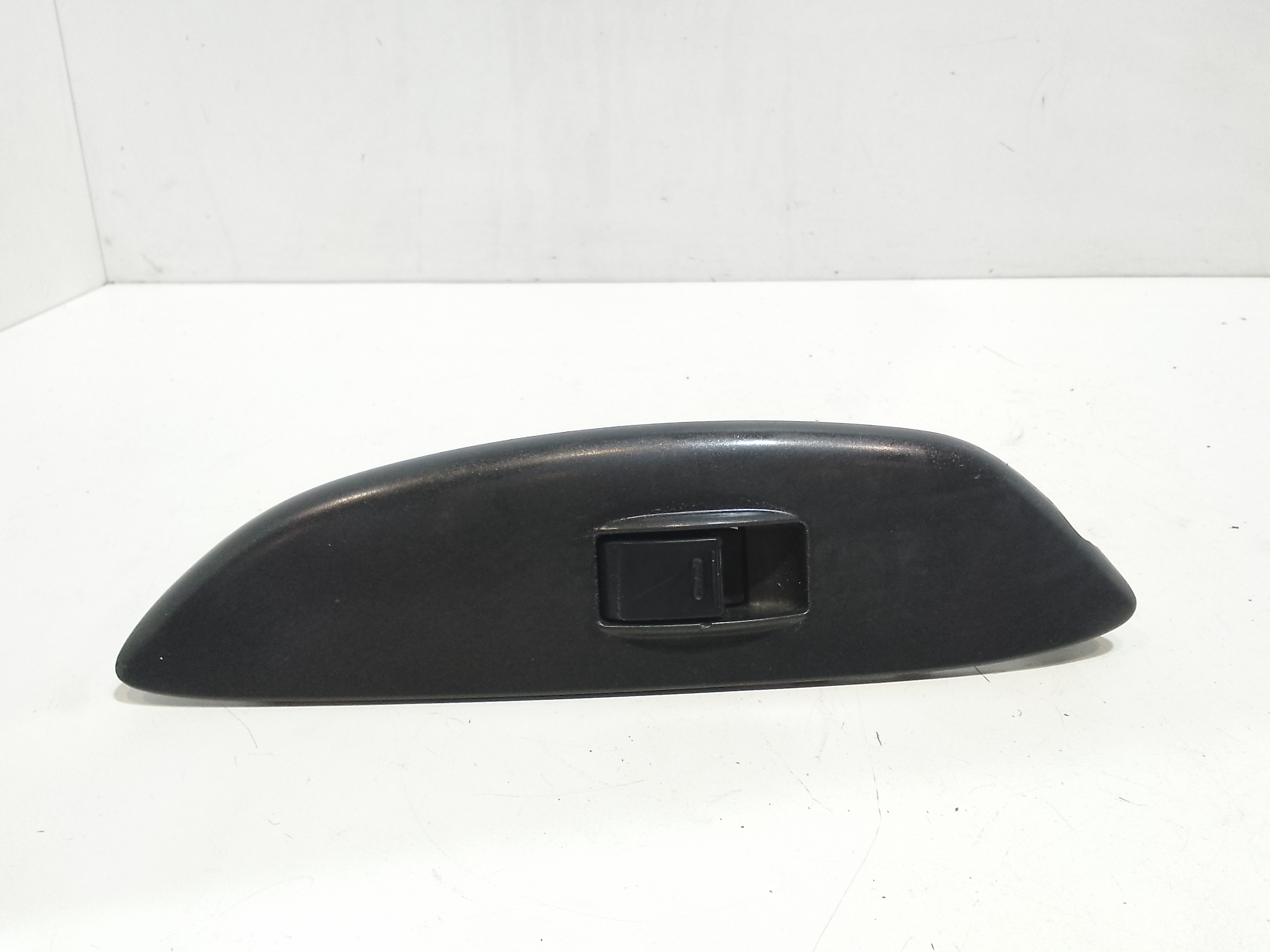 Interruttore Alzacristalli Porta Ant. Destro 848100D010 Usato