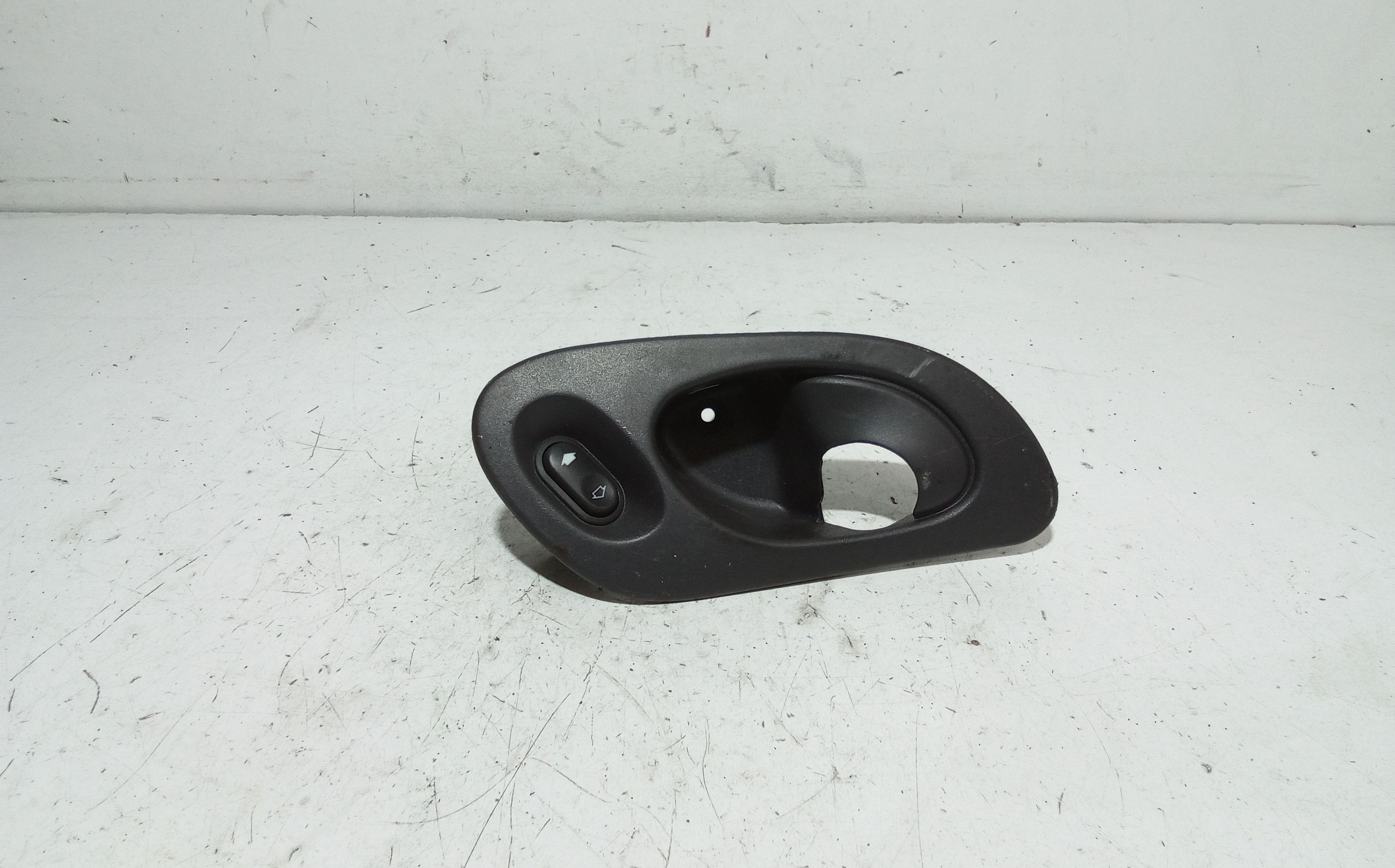 Interruttore Alzacristalli Porta Ant. Destro Usato