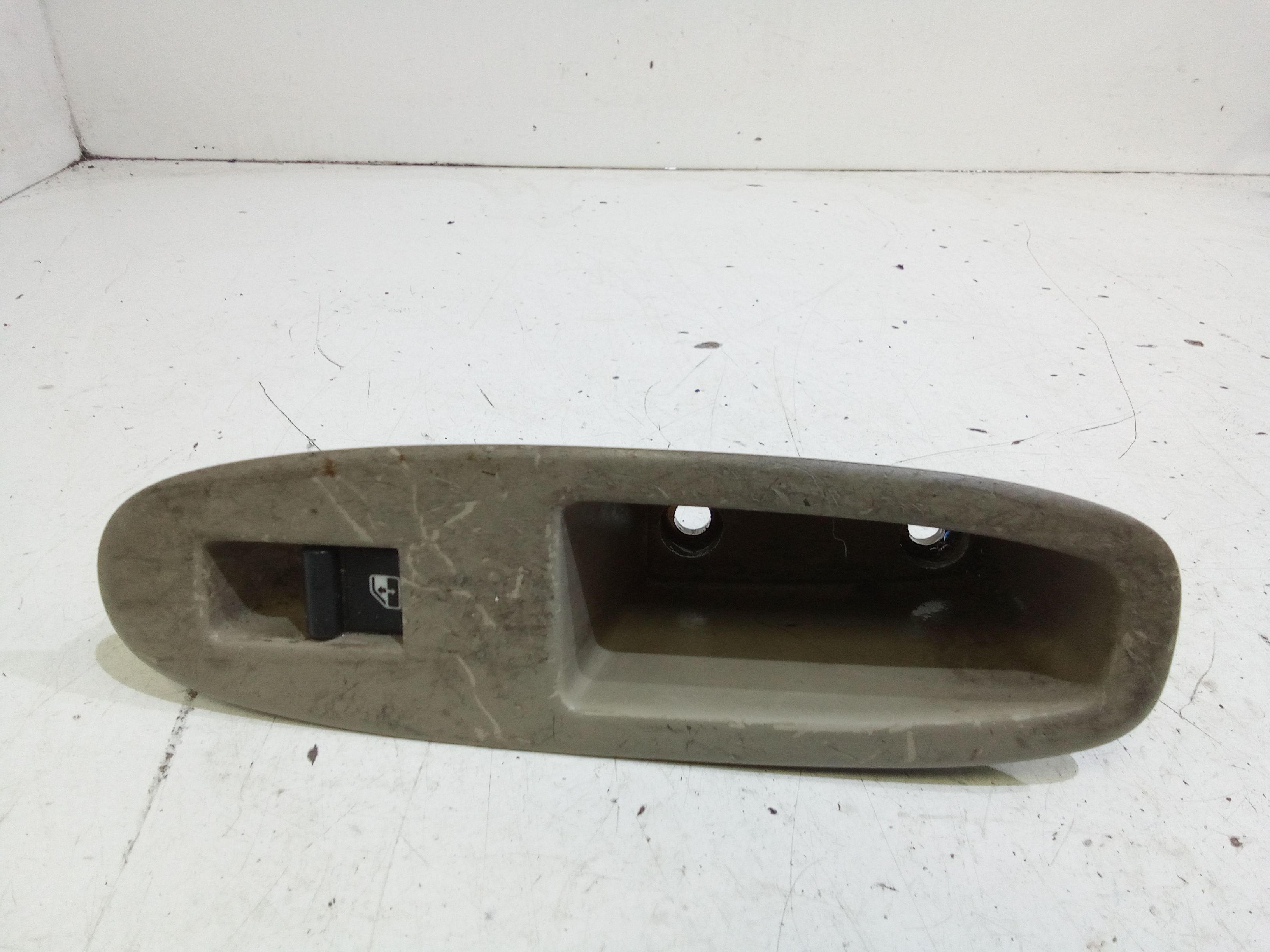 Interruttore Alzacristalli Porta Post. Destro 71744265 Usato