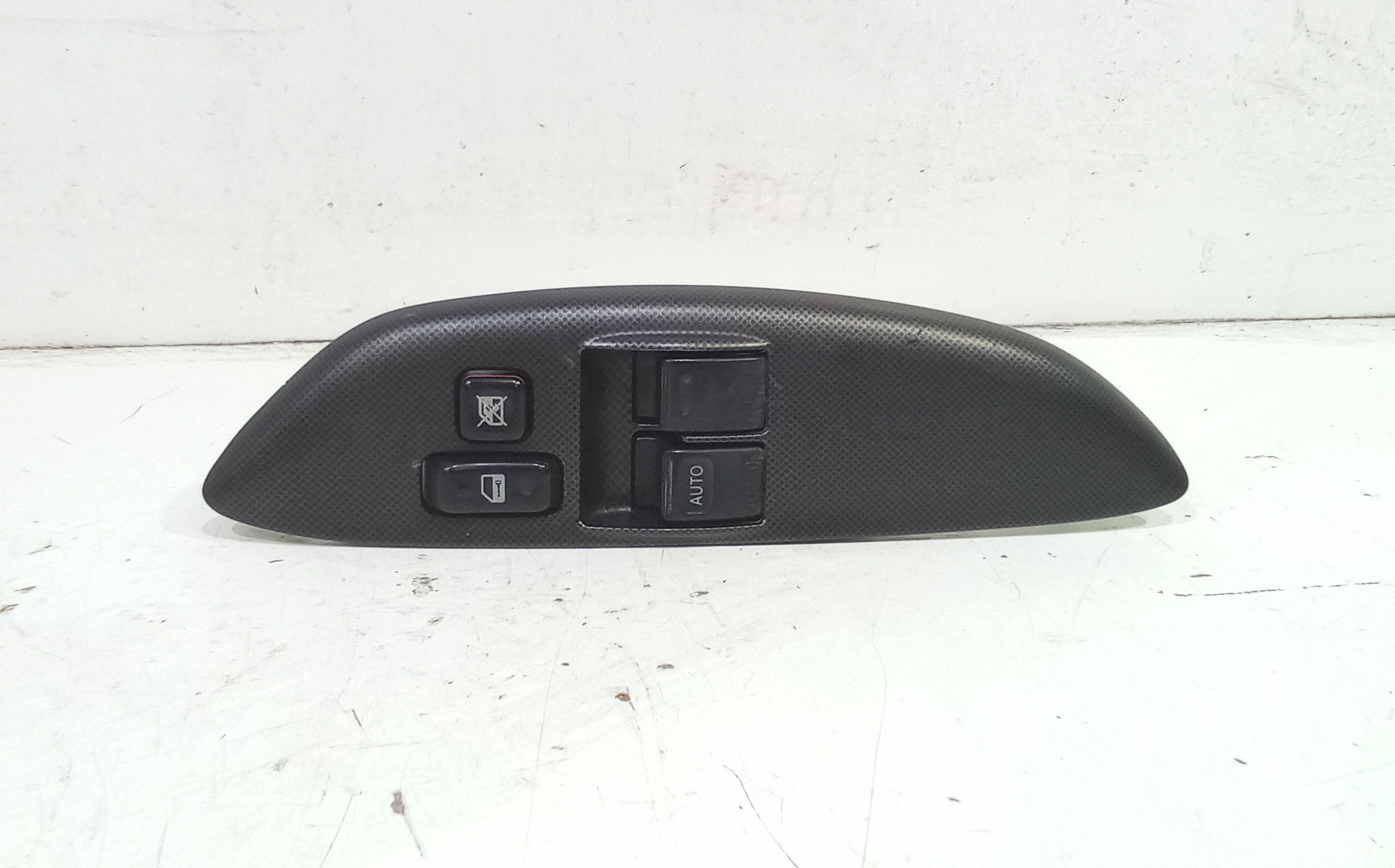 Interruttore Alzacristalli Porta Ant. Sinistro 8482010100 Usato