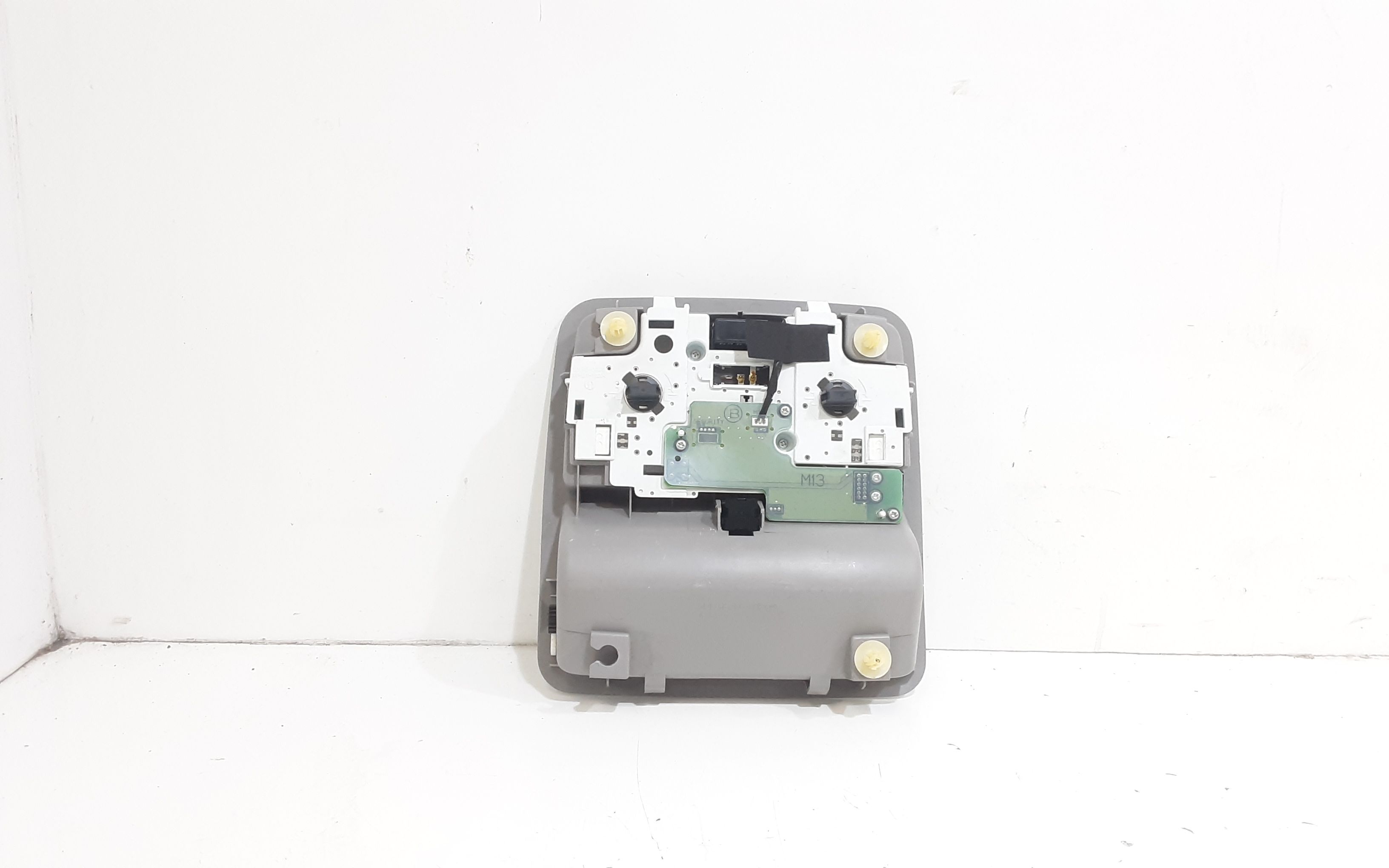 Luce Cortesia Ant. Tetto 8126042061B0 Usato