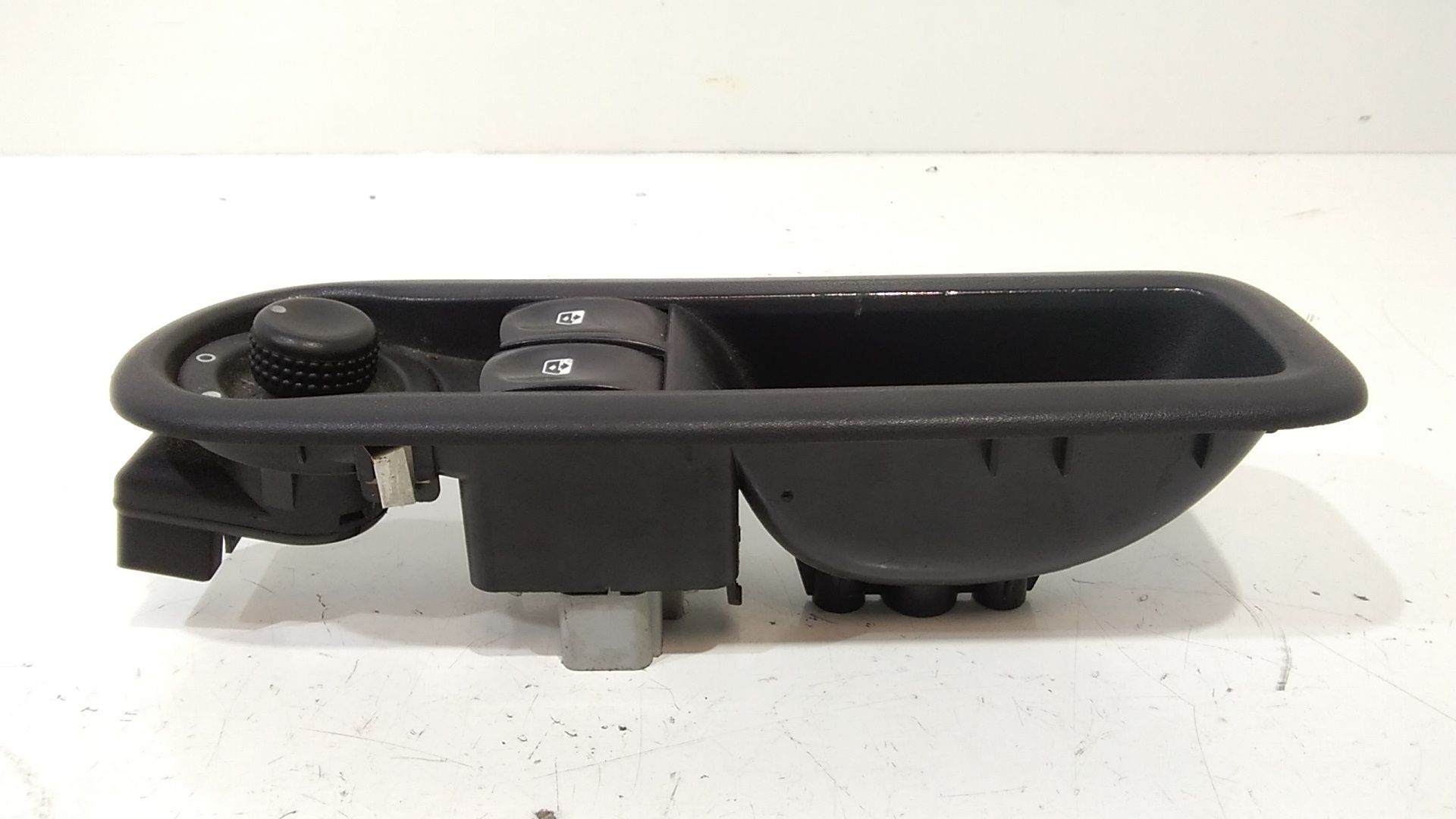 Interruttore Alzacristalli Porta Ant. Sinistro 8200214939 Usato