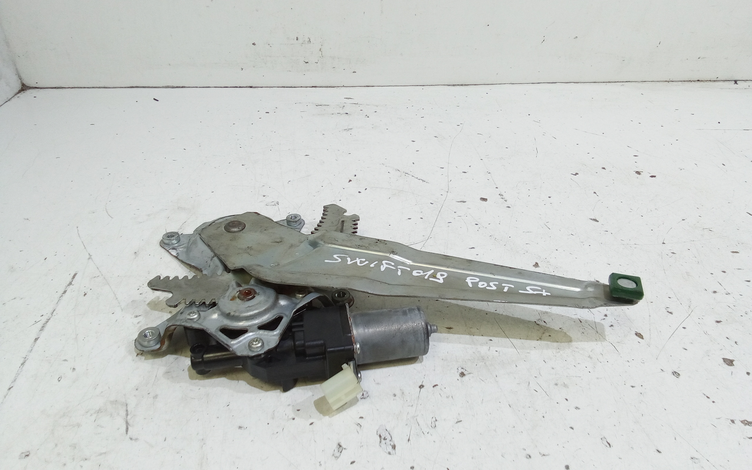 Alzacristallo Porta Post. Sinistro 8354062JA0000 Usato