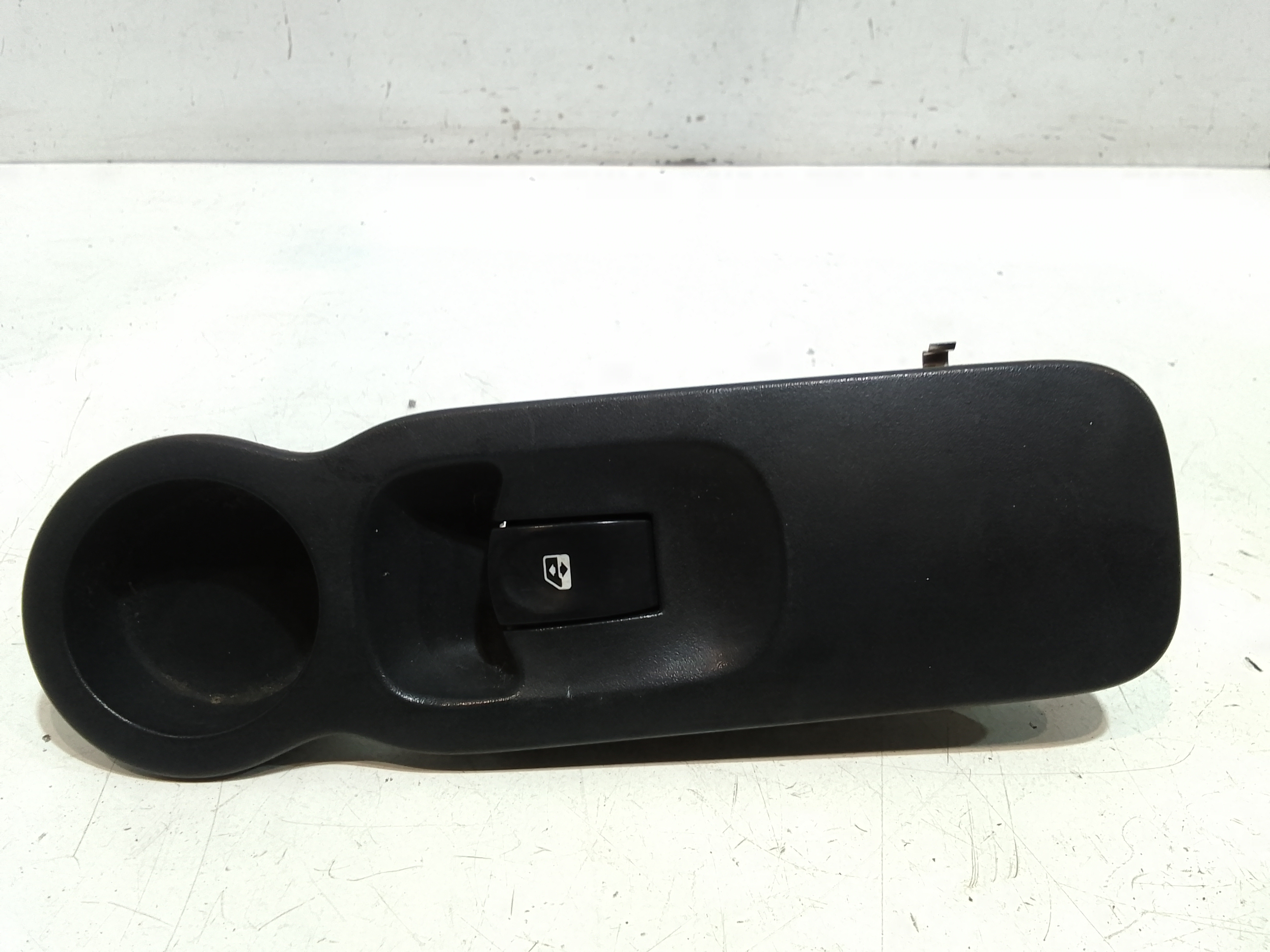 Interruttore Alzacristalli Porta Ant. Destro 8200214936 Usato