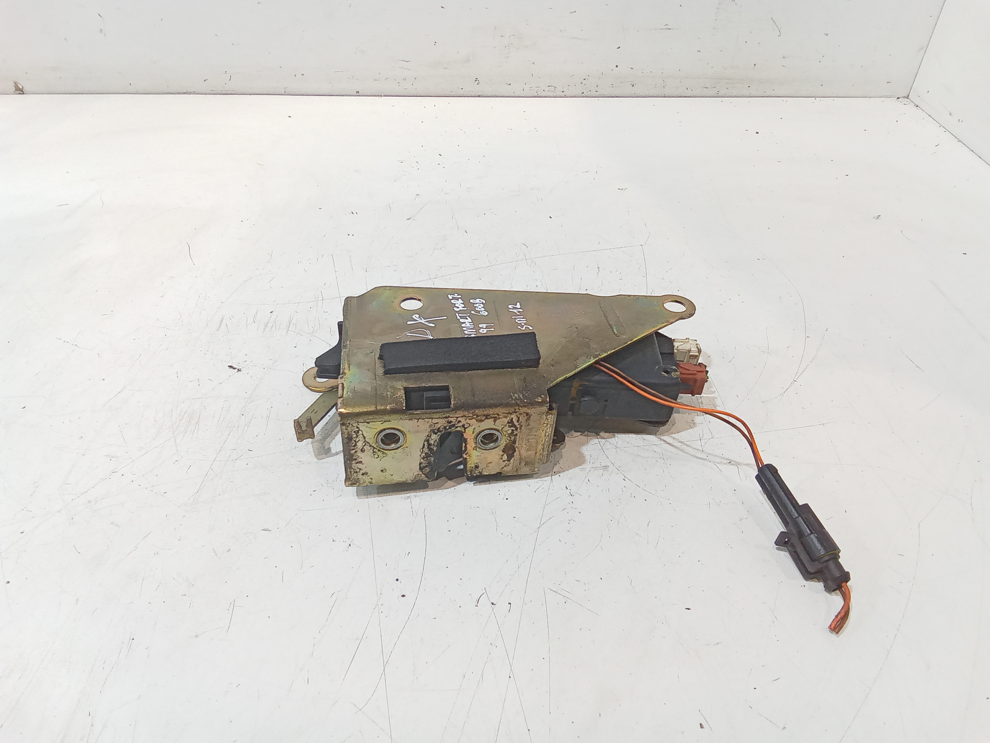 Serratura Porta Ant. Destro Q0002856V009000000 Usato