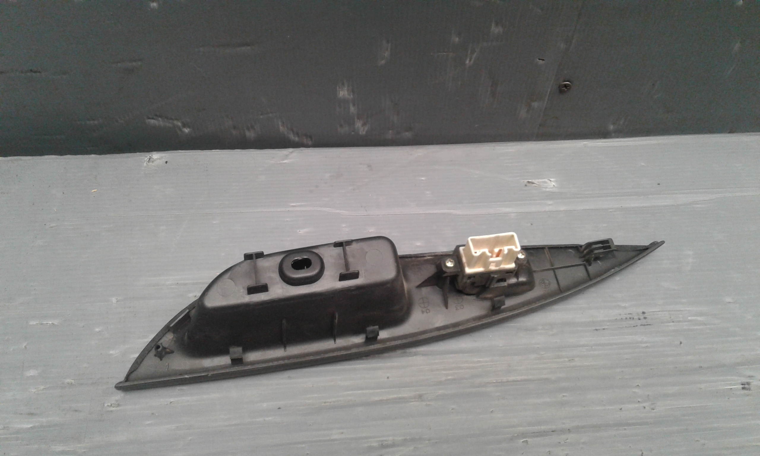 Interruttore Alzacristalli Porta Post. Destro GE4T66370A Usato