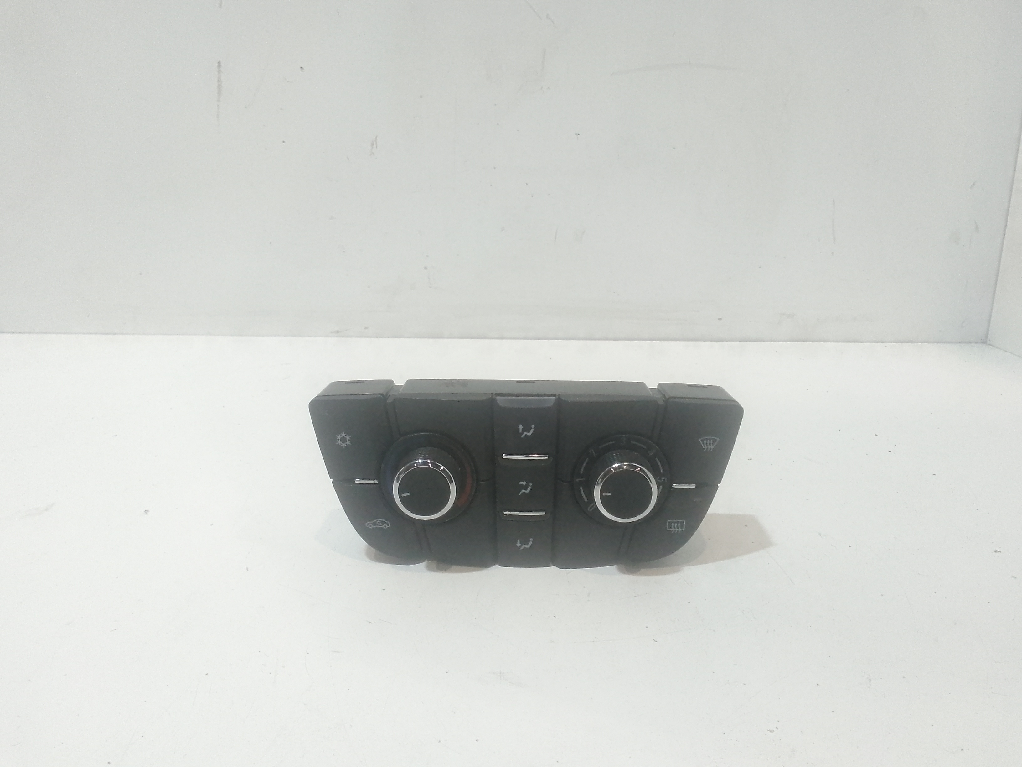 Blocco Comando Climatizzazione 13346098 Usato