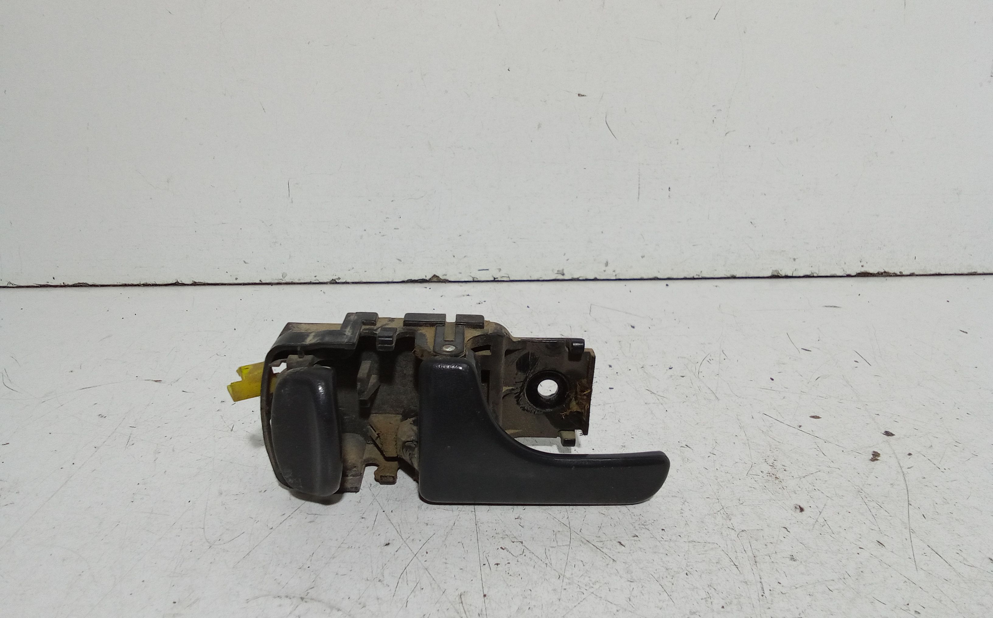 Maniglia Int. Apertura Porta Ant. Sinistro 8067190J00 Usato