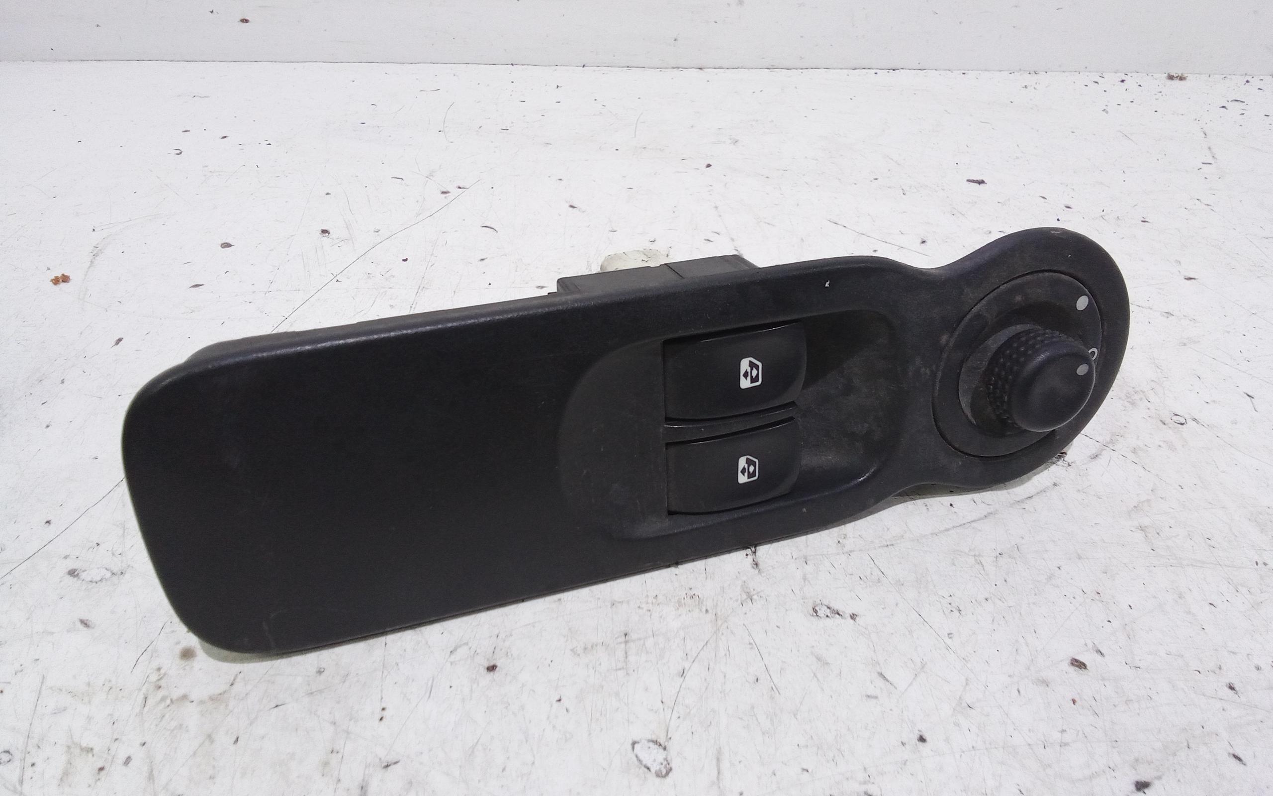 Interruttore Alzacristalli Porta Ant. Sinistro 8200214939 Usato