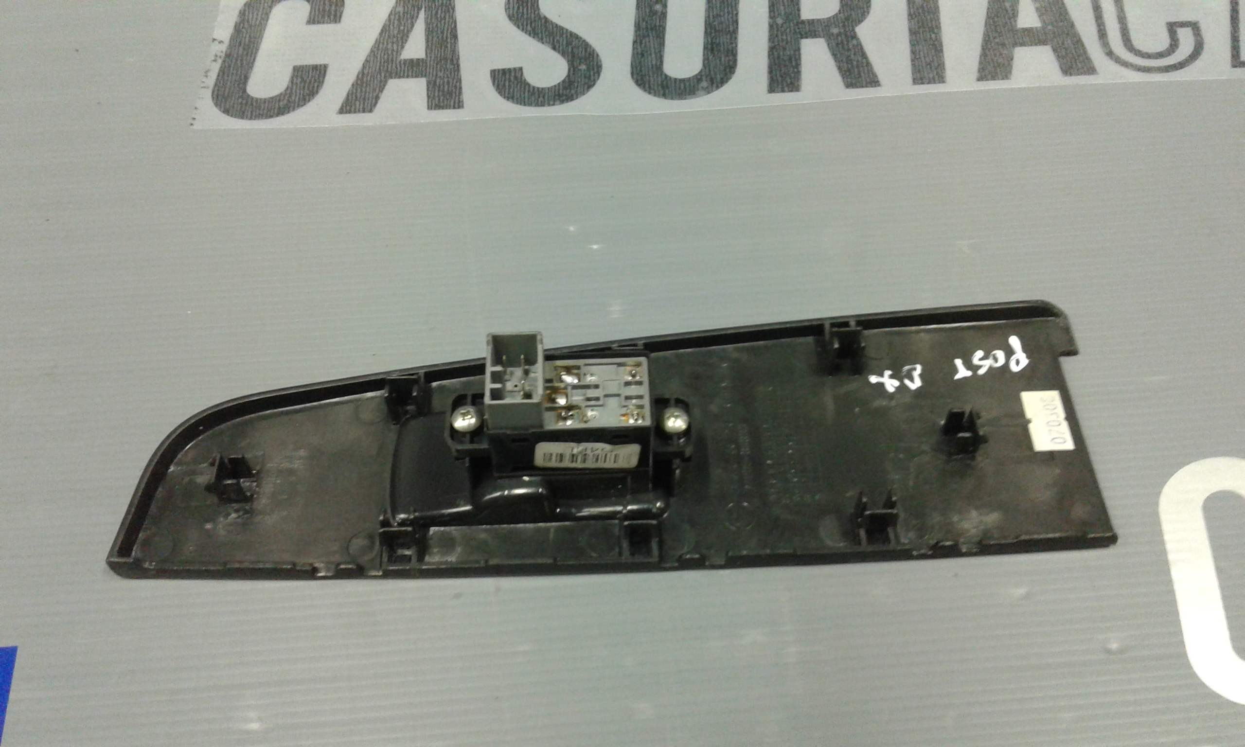 Interruttore Alzacristalli Porta Post. Destro 8584009000HCC Usato