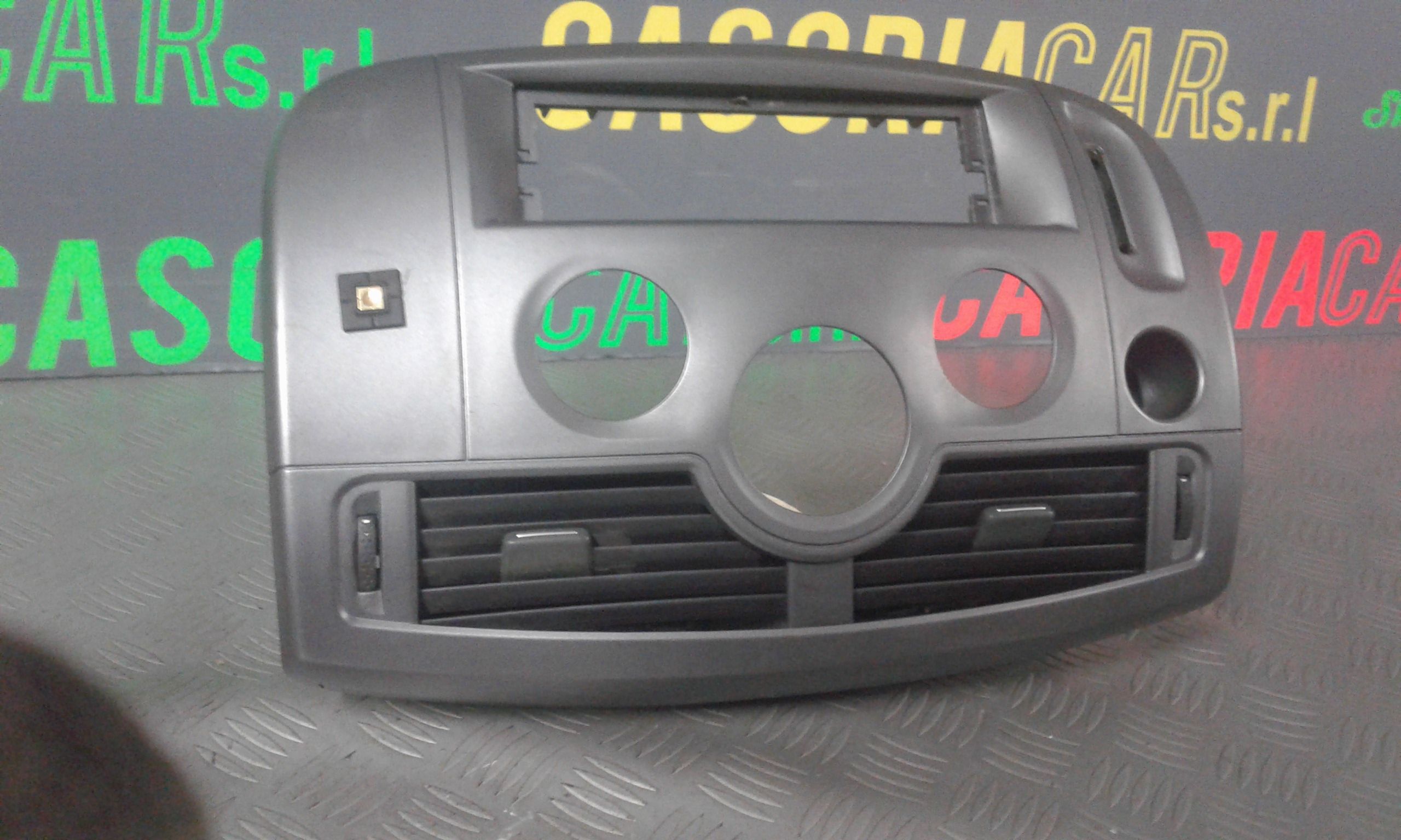 Cornice Portastrumenti , Usato