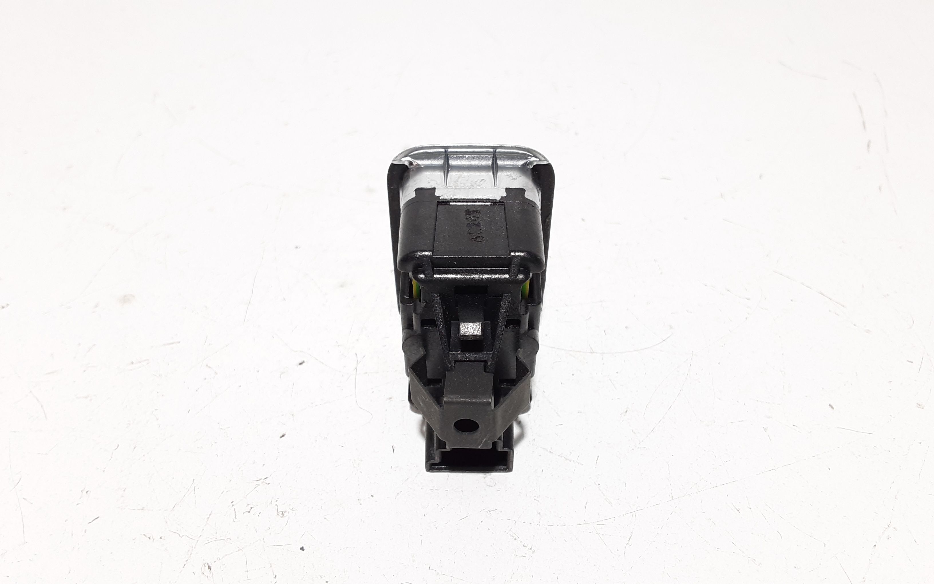 Interruttore Alzacristalli Porta Post. Sinistro A20490581029107 Usato